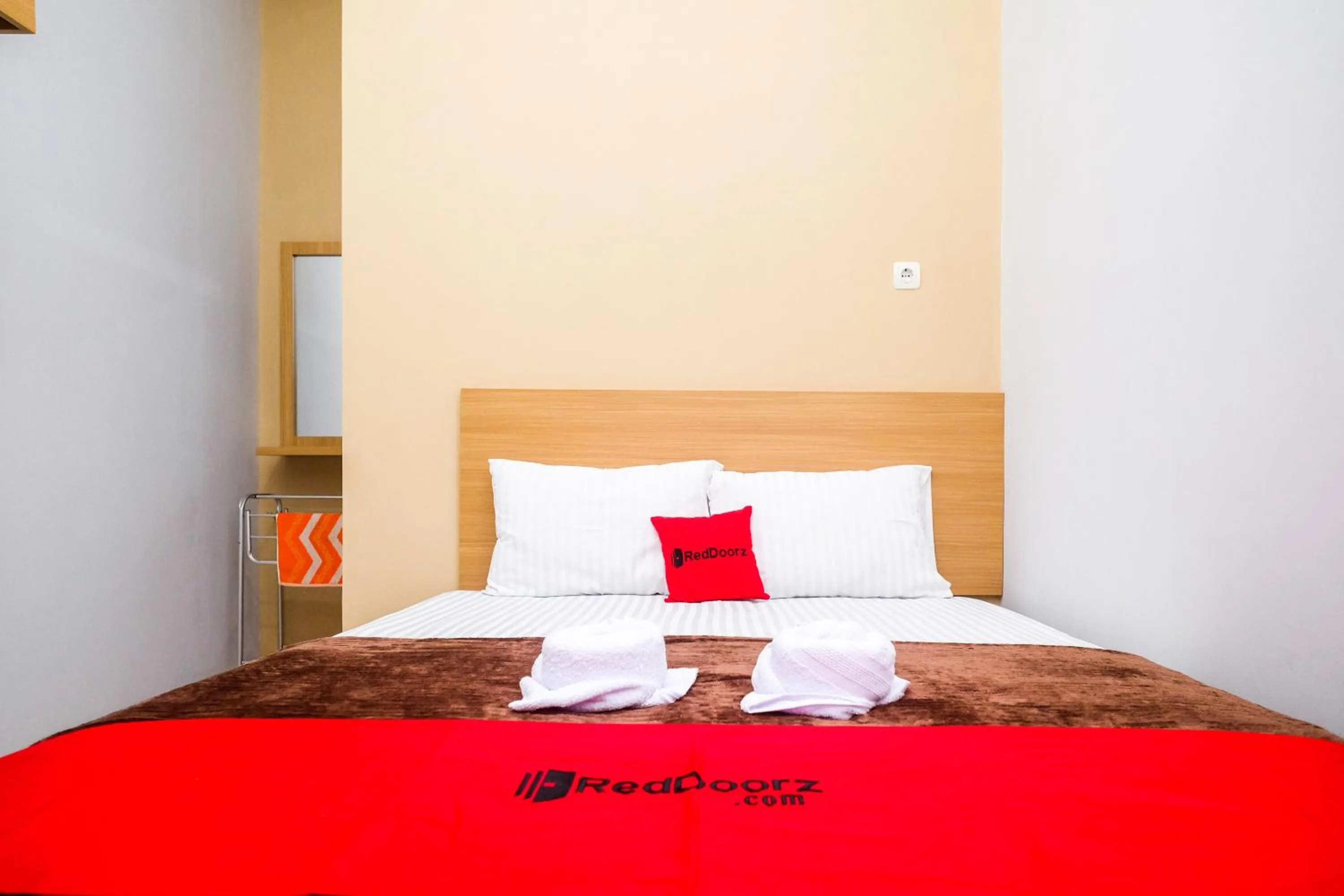 Bedroom, Bed in RedDoorz Syariah near Perempatan Kartasura