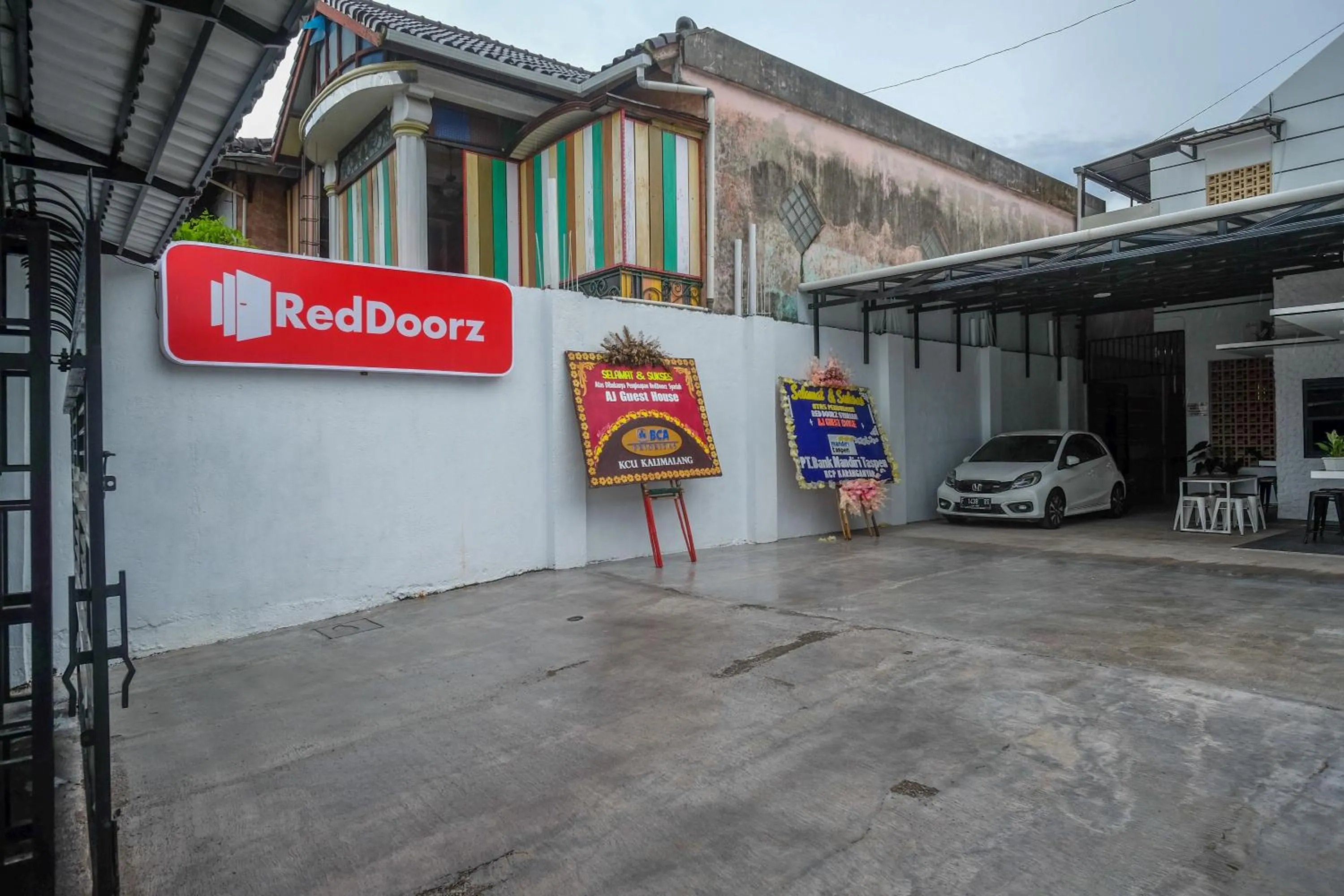 Property building in RedDoorz Syariah near Perempatan Kartasura
