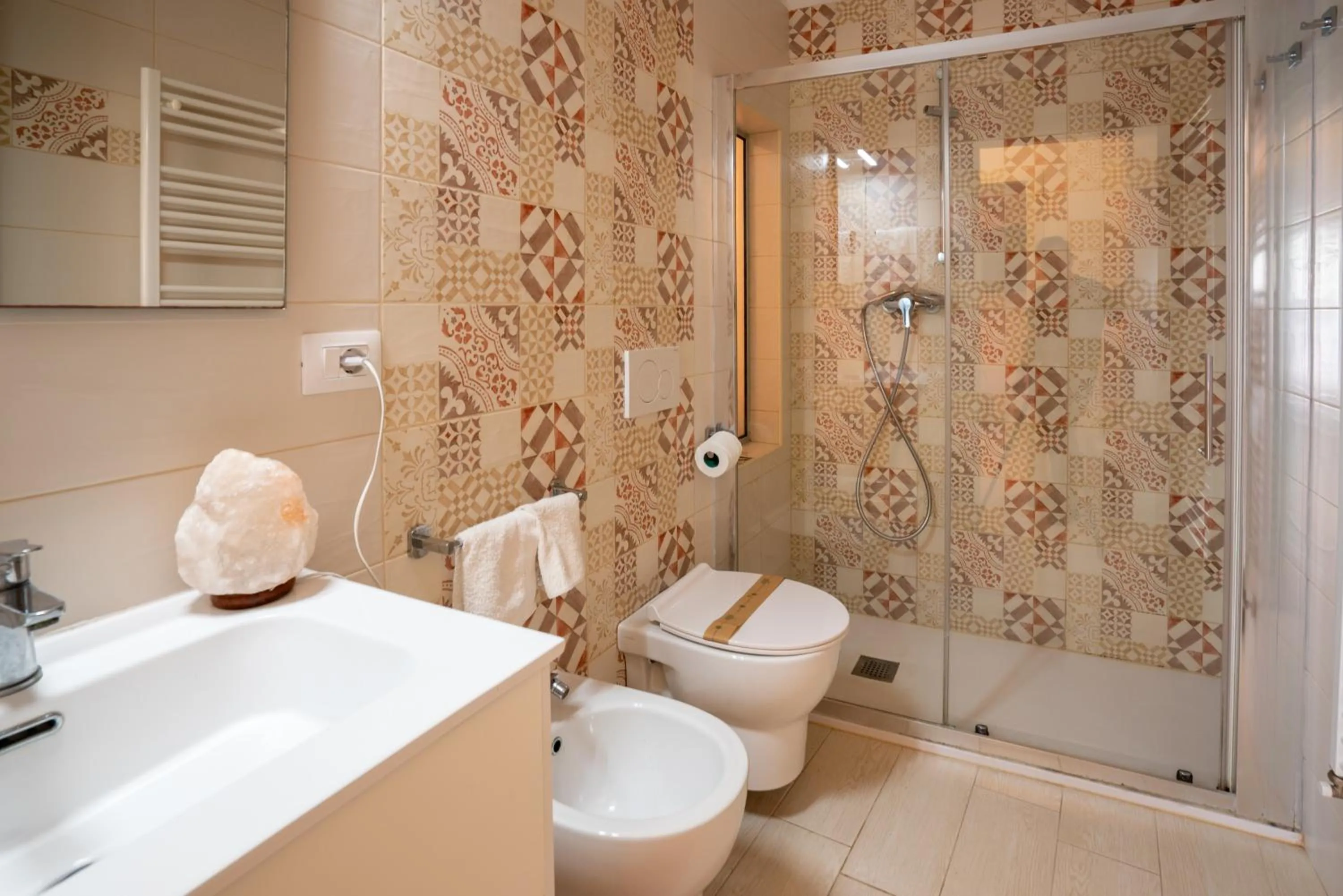 Shower in Petali Rosa - Dimora Peonia