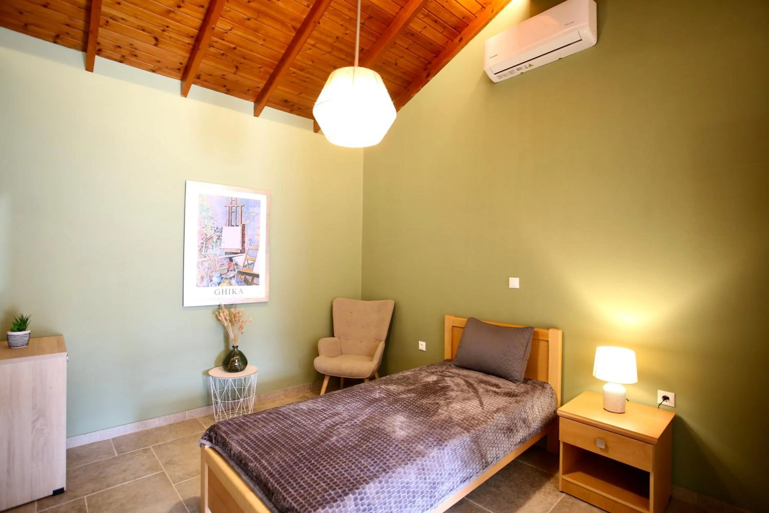 Bed in GK Mediterranean Village - Airport Free Shuttle by GK Properties