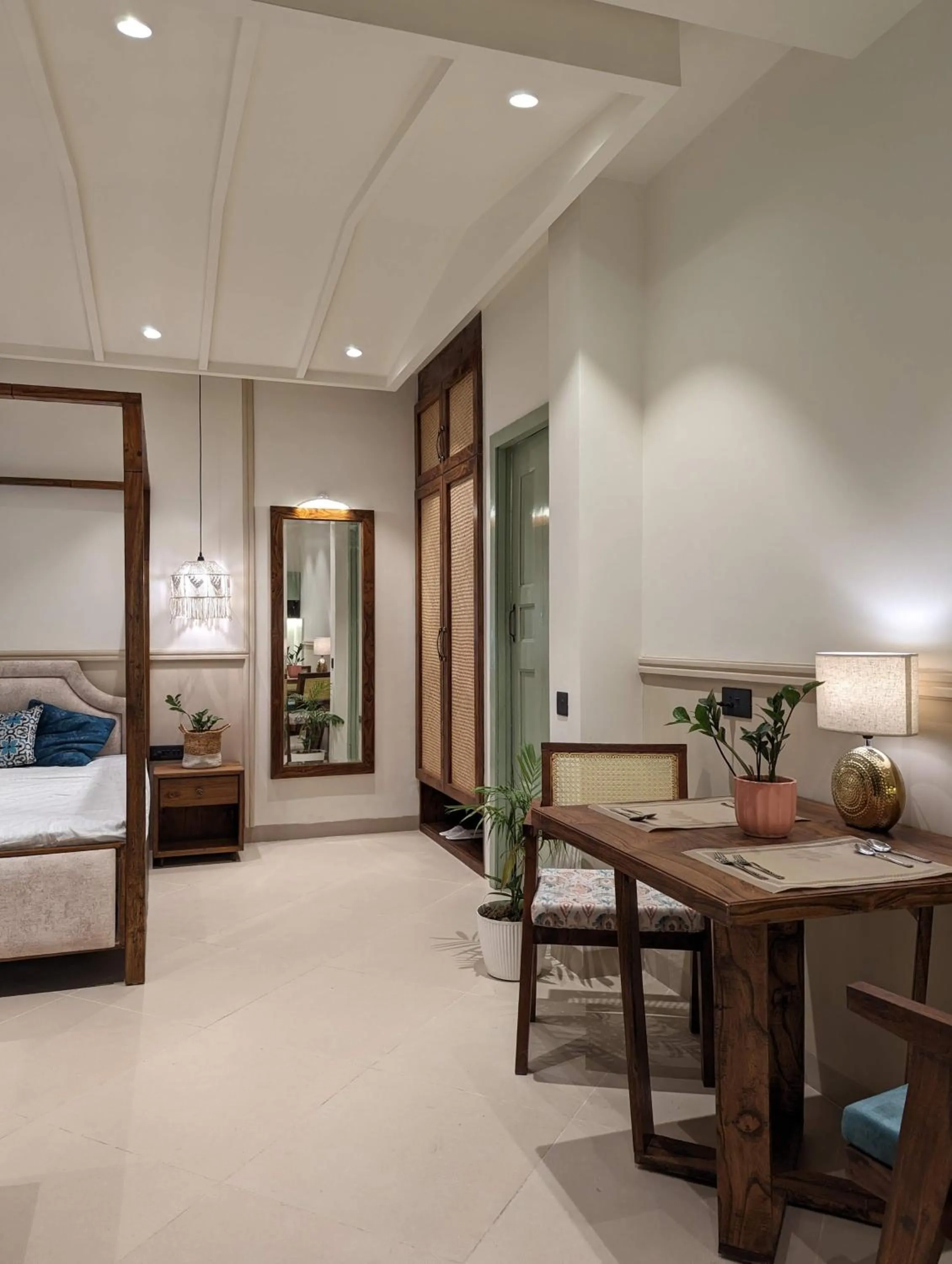 Dining area, Bed in Cape House