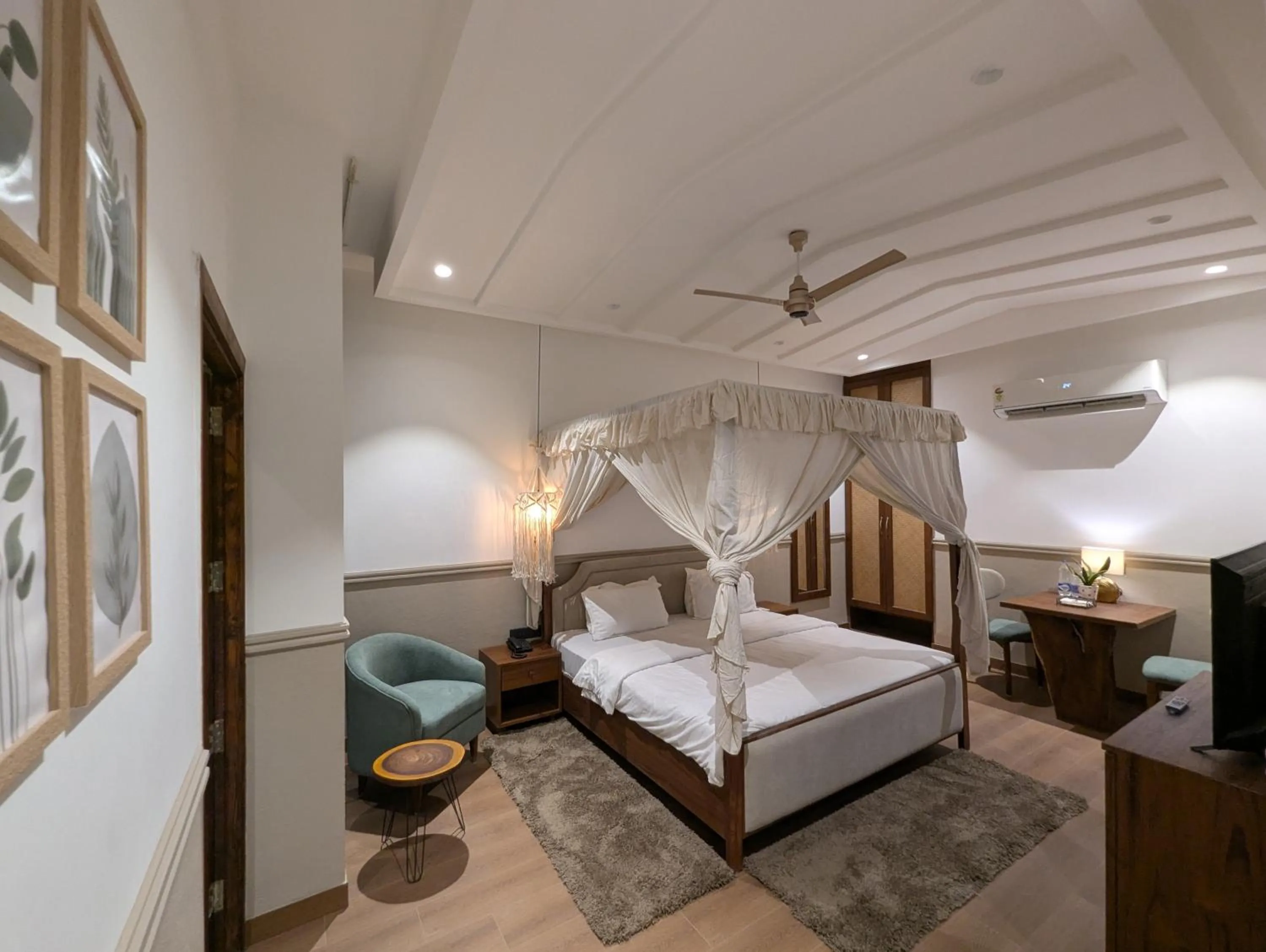 Bedroom, Bed in Cape House