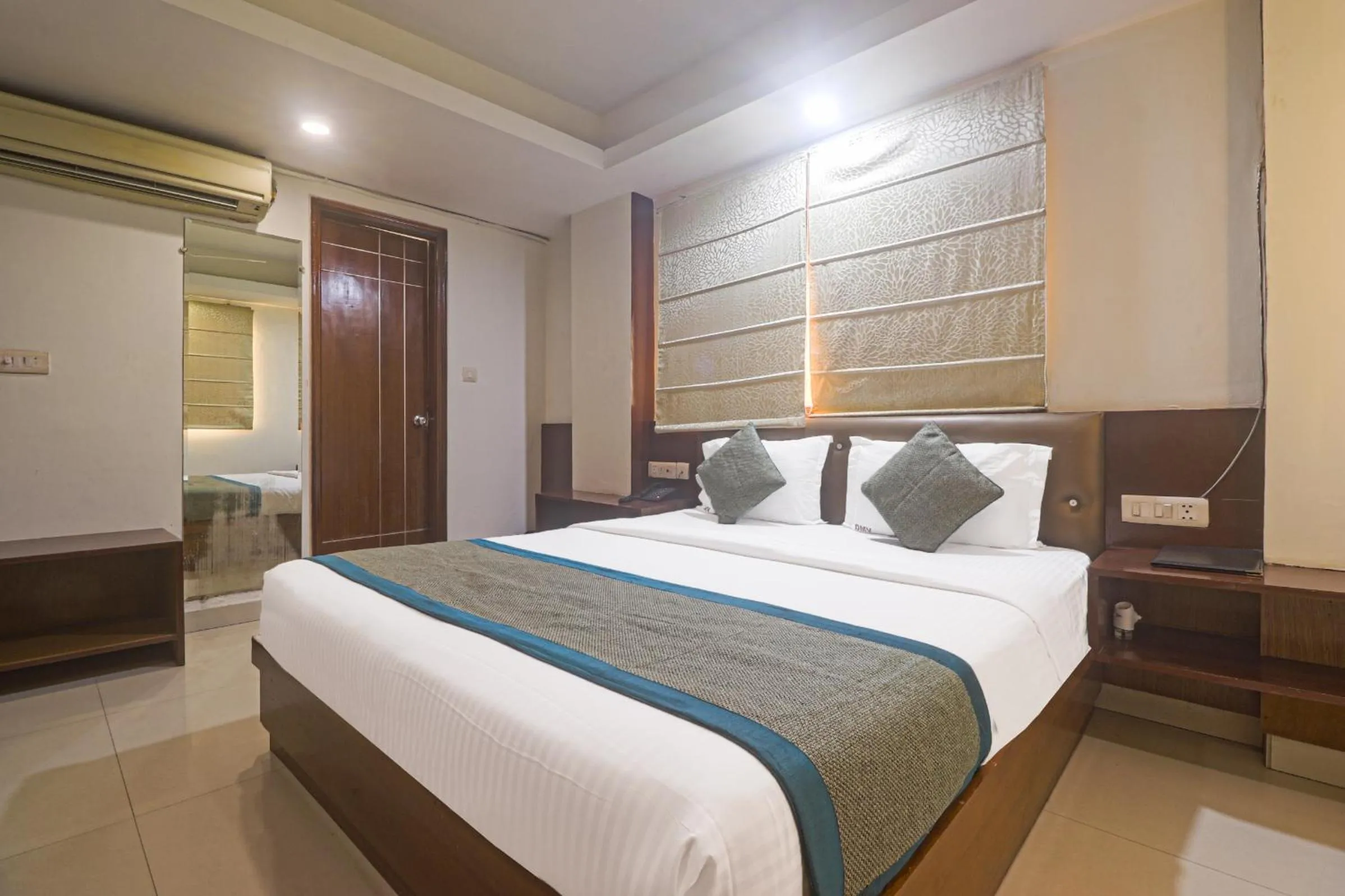 Bed in Hotel Sizzling Starr