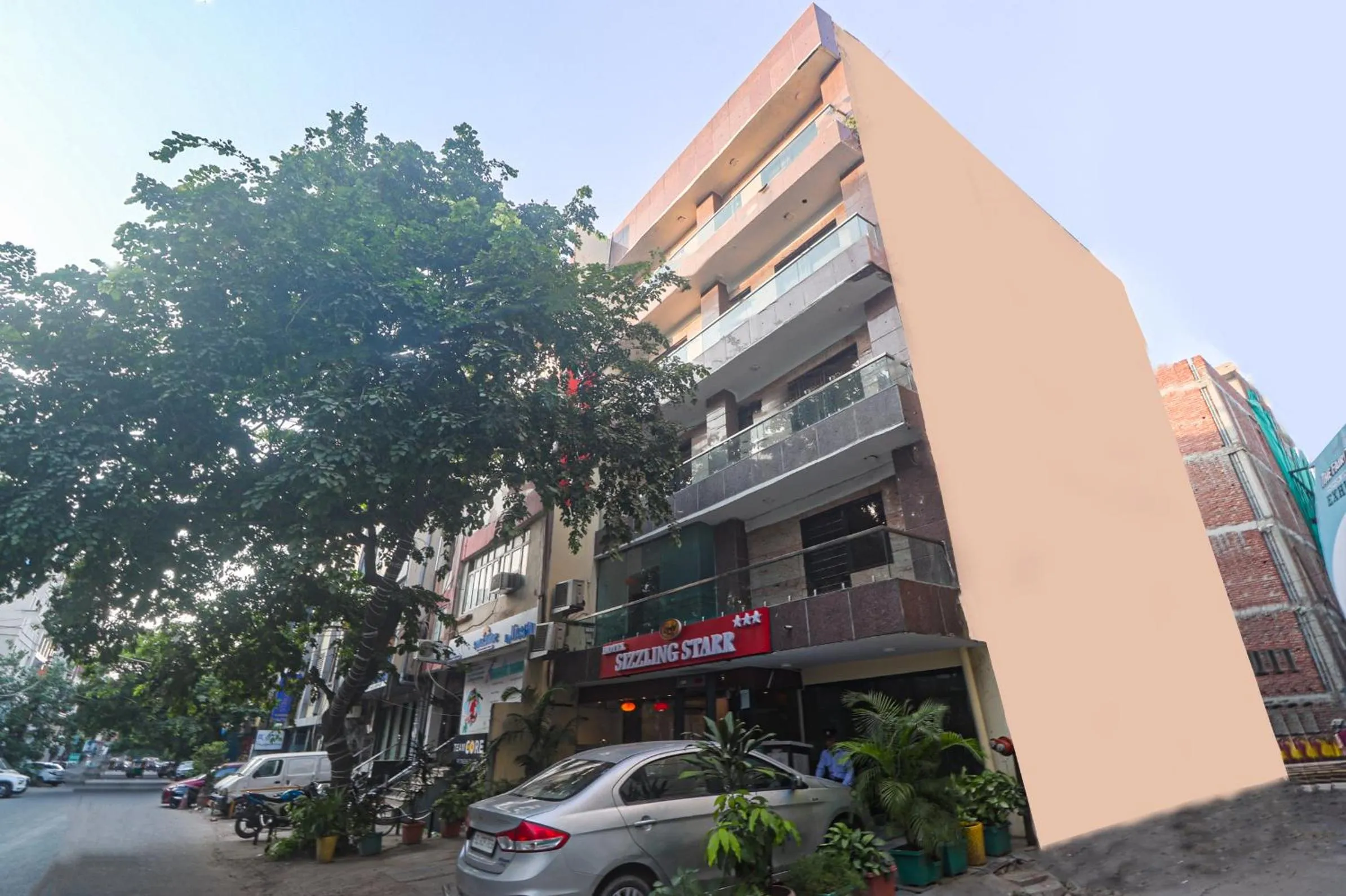 Property building in Hotel Sizzling Starr