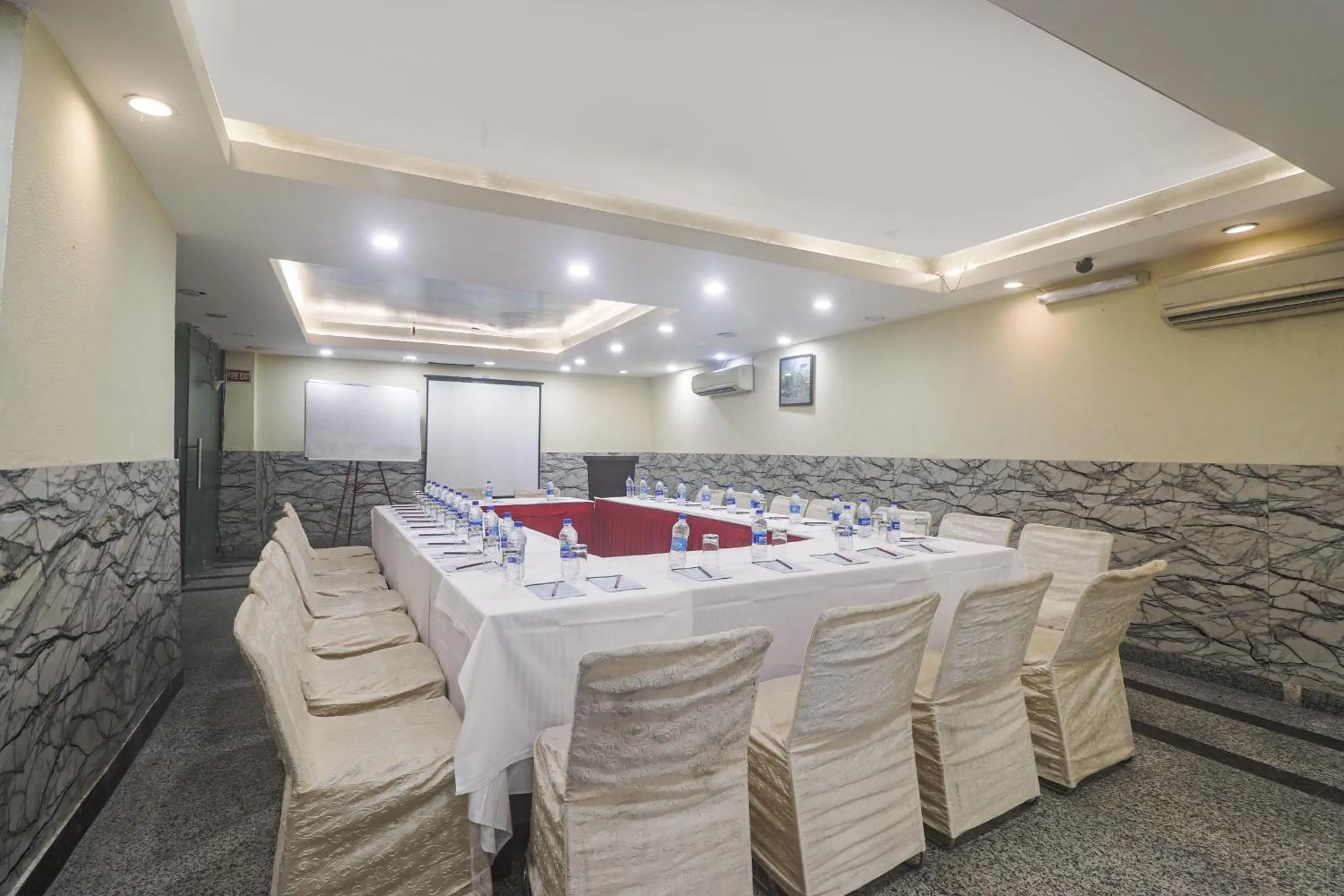 Meeting/conference room in Hotel Sizzling Starr