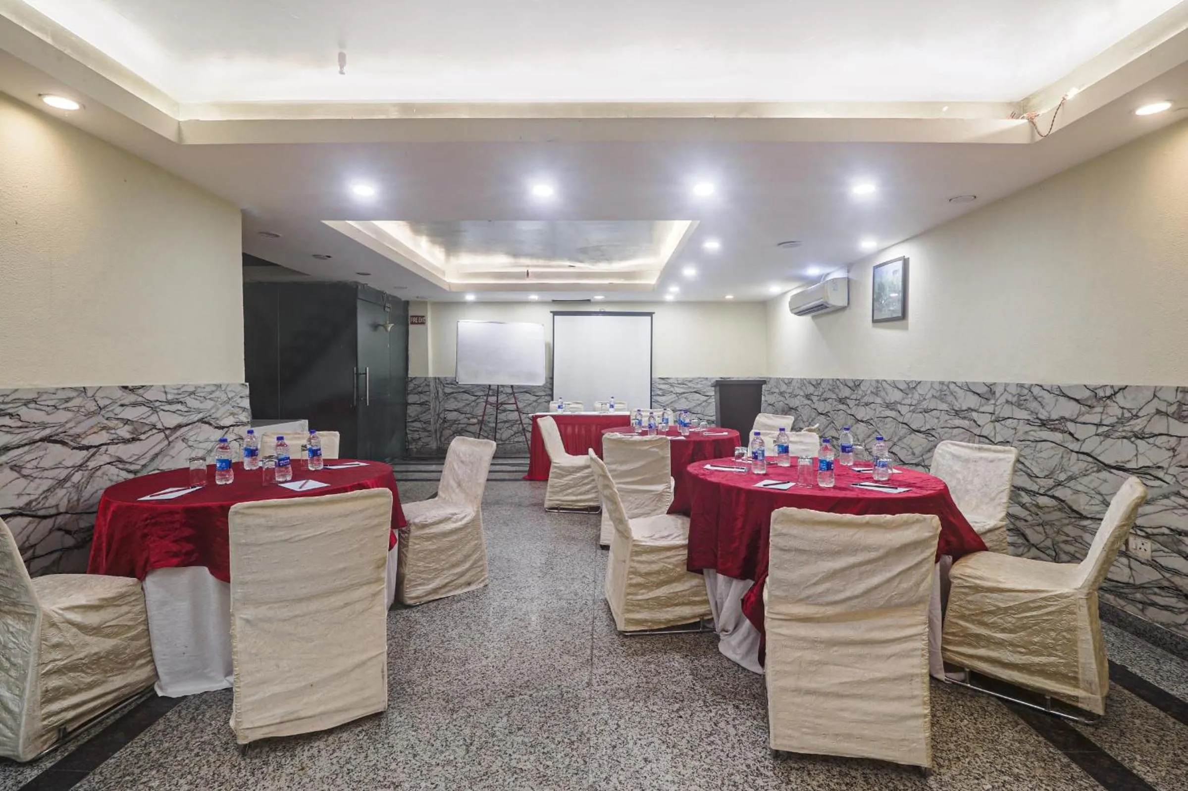 Meeting/conference room in Hotel Sizzling Starr