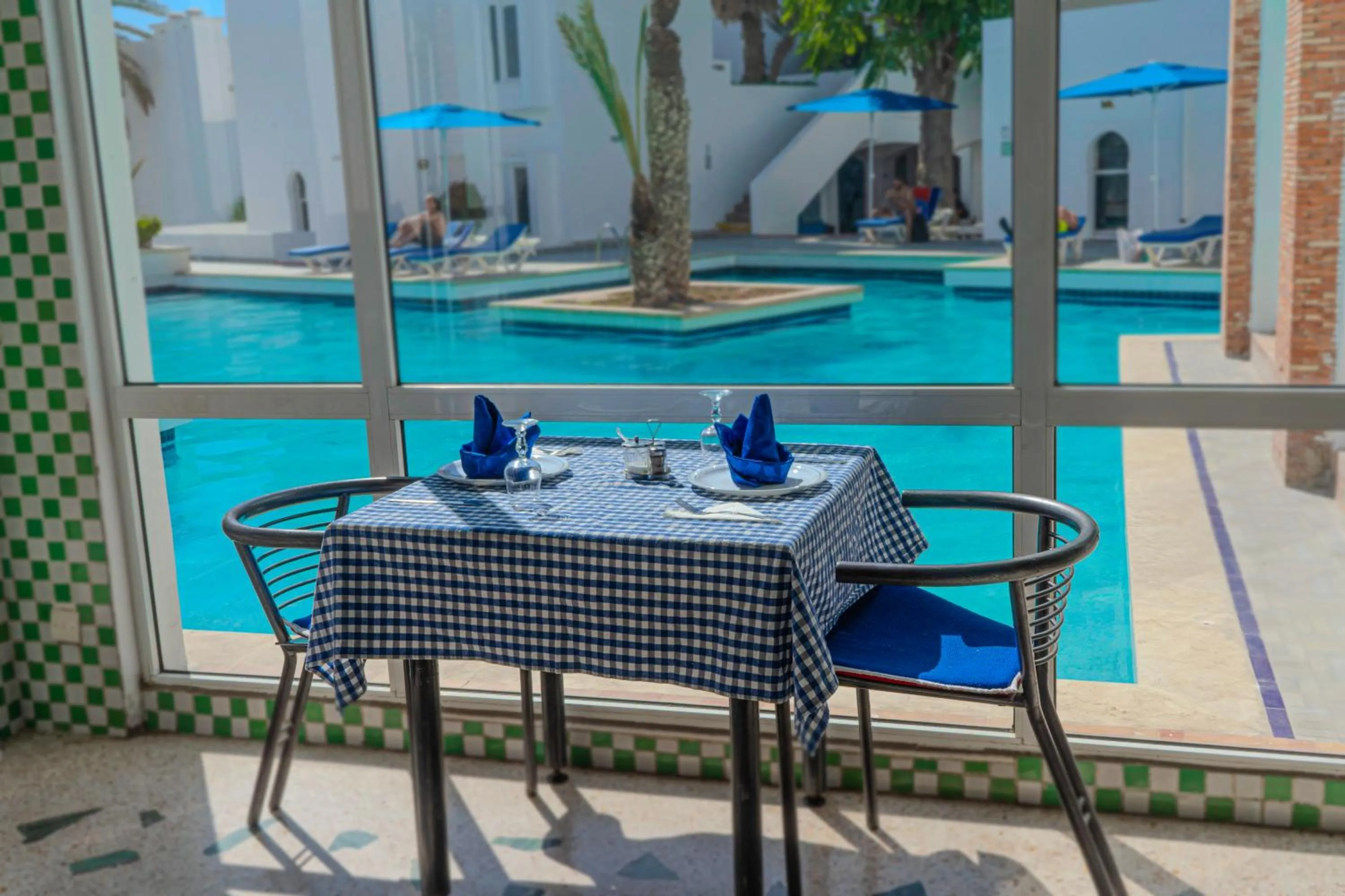 Restaurant/places to eat in Appart-Hôtel Tagadirt