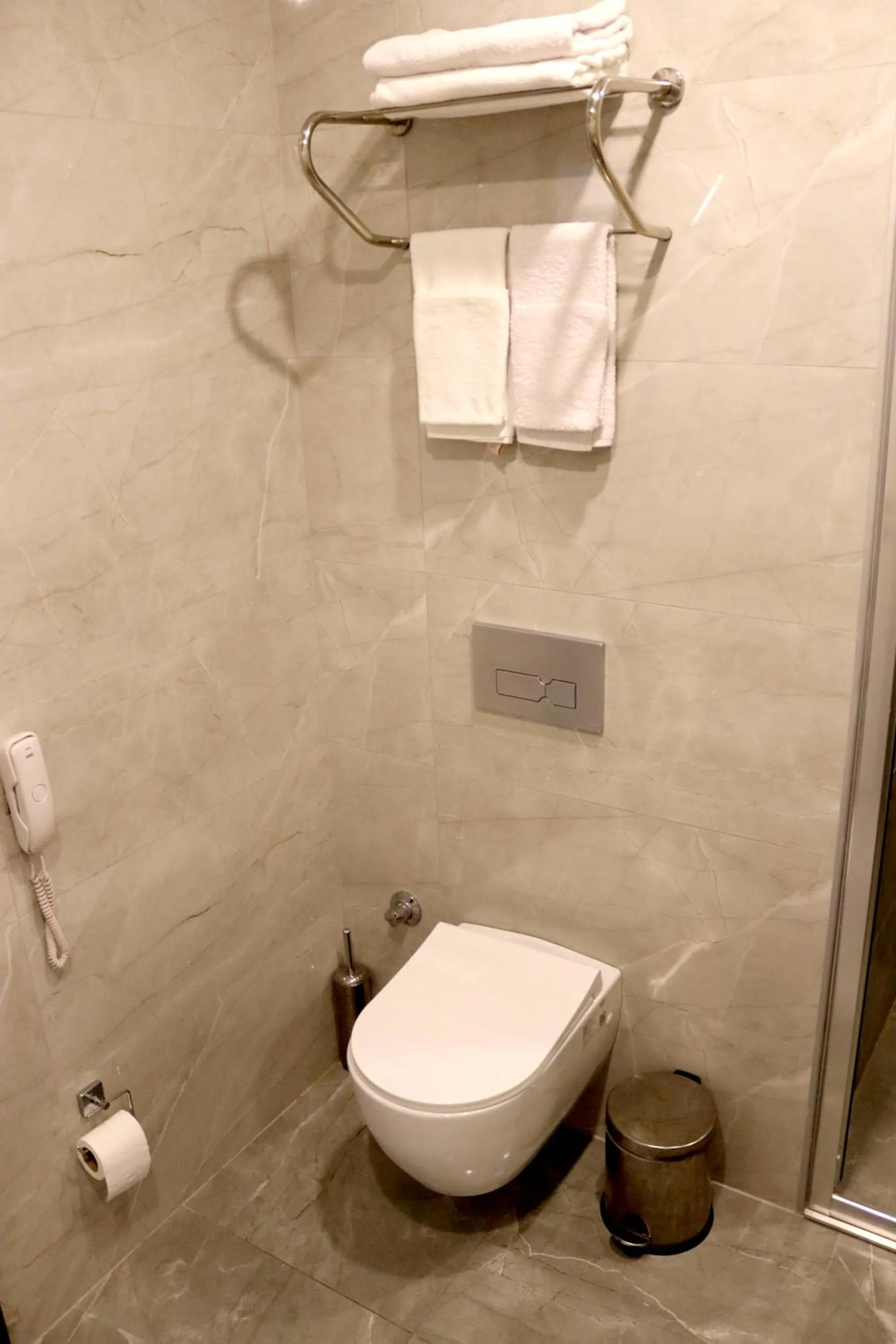 Toilet in HOME PLUS Hotel