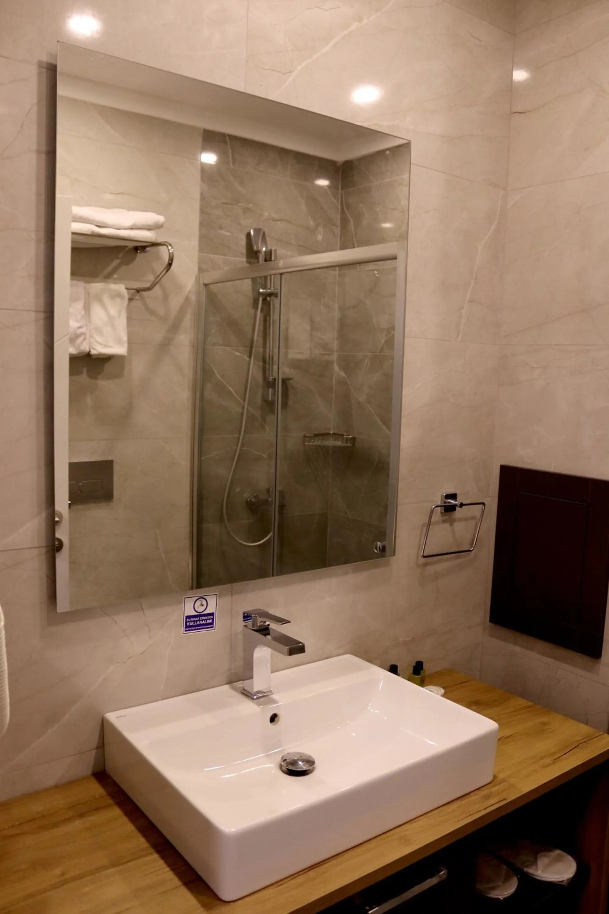 Shower in HOME PLUS Hotel