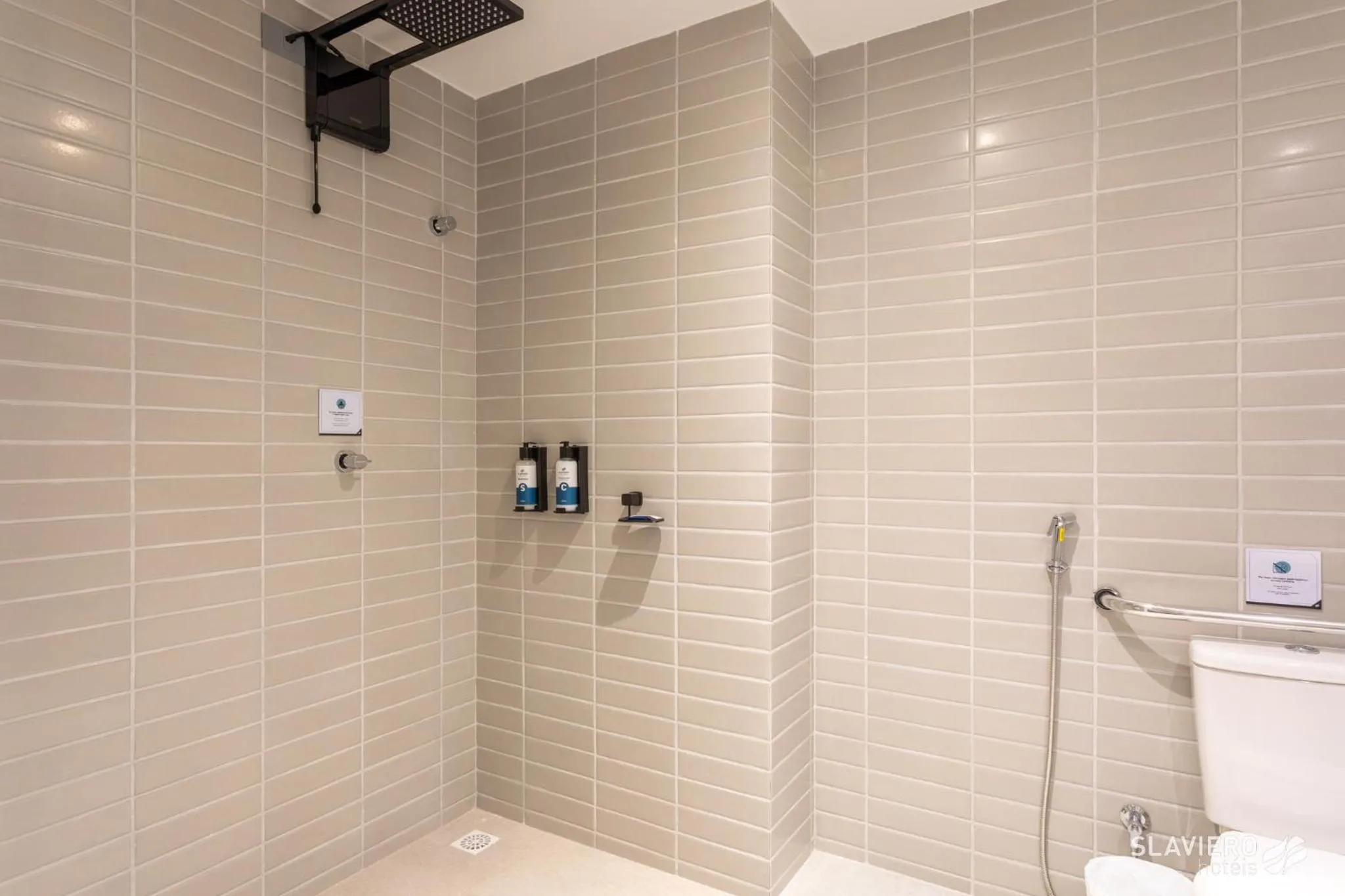 Shower in Slaviero João Pessoa