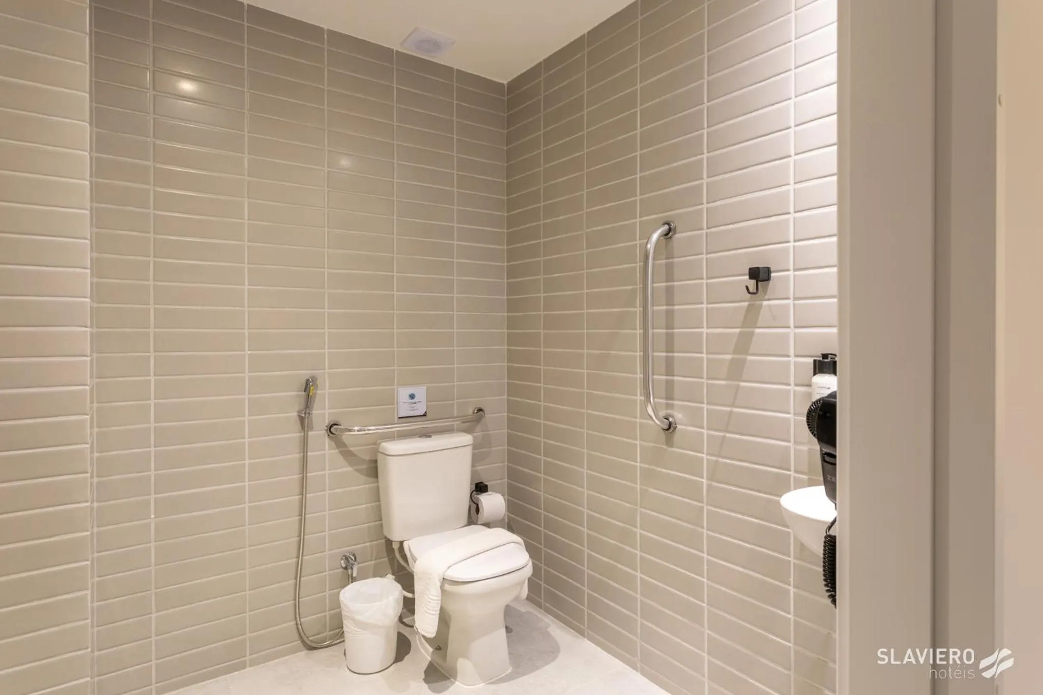 Shower in Slaviero João Pessoa