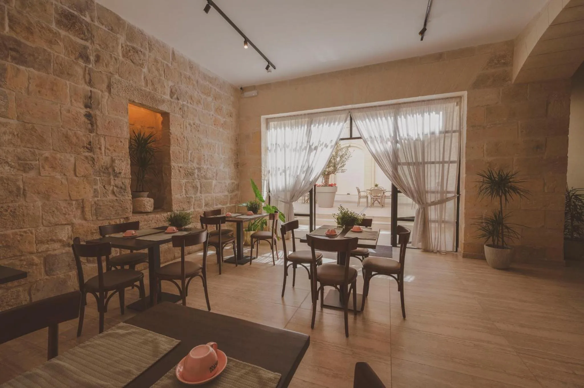 Breakfast in Maria Rosa Suites