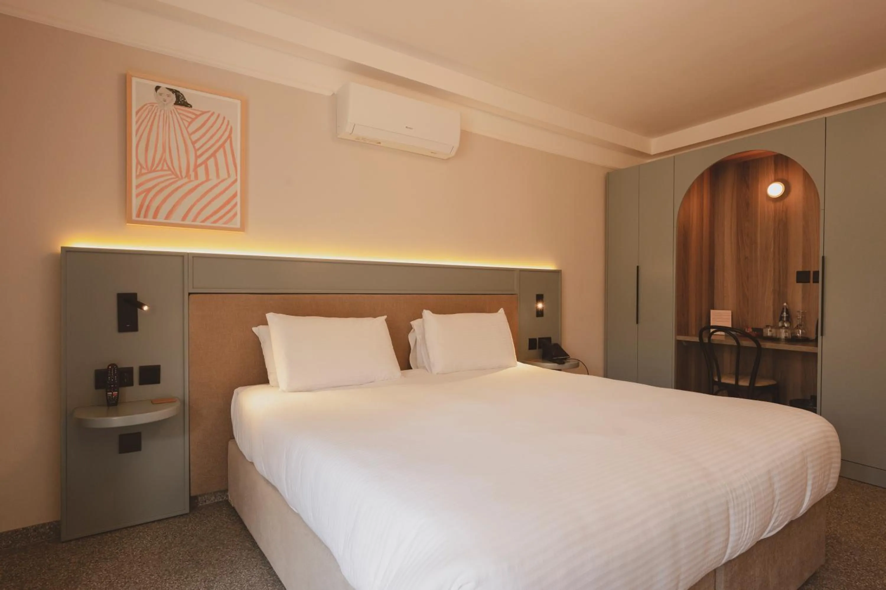 Bed in Maria Rosa Suites