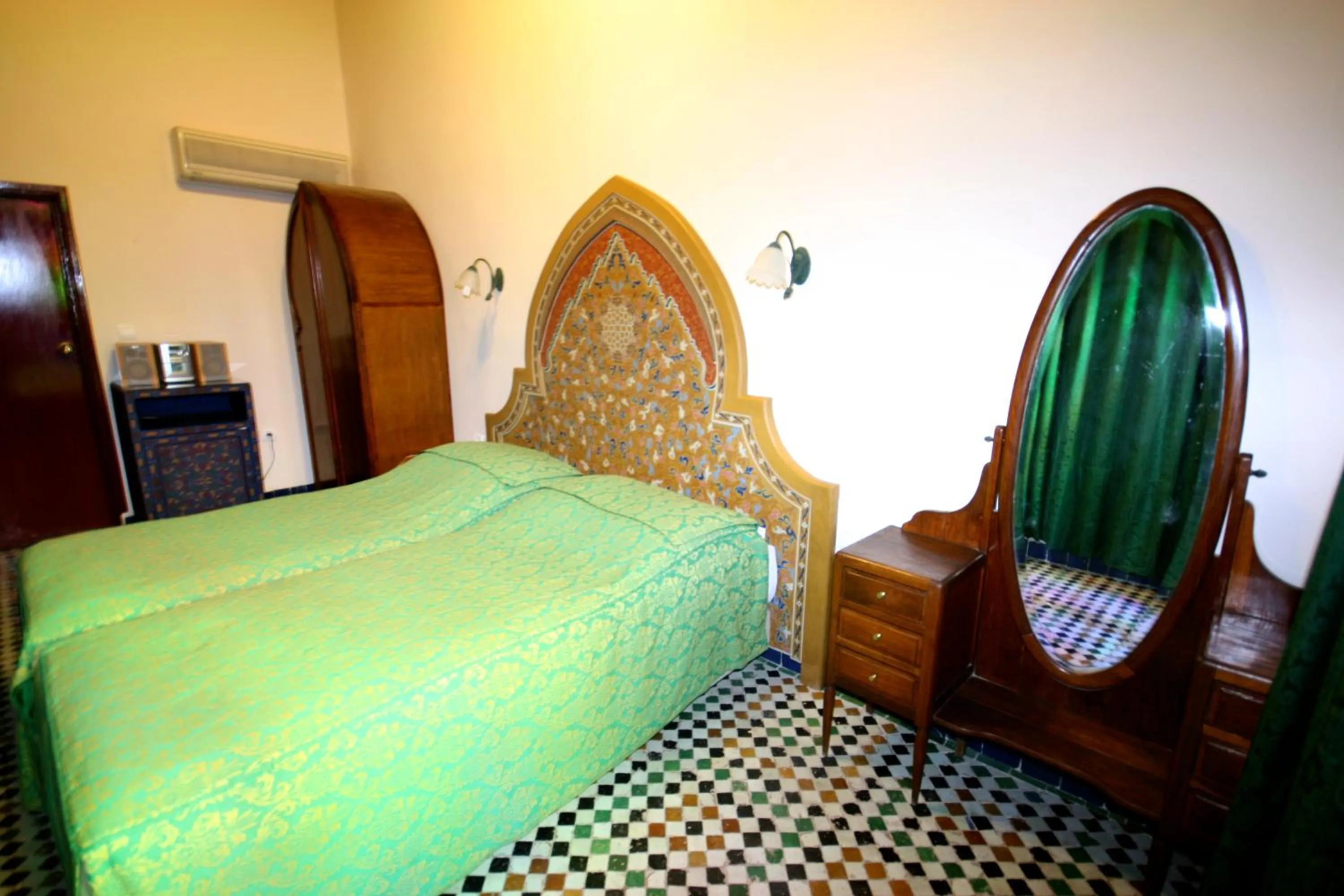 Bed in Riad El Ghalia