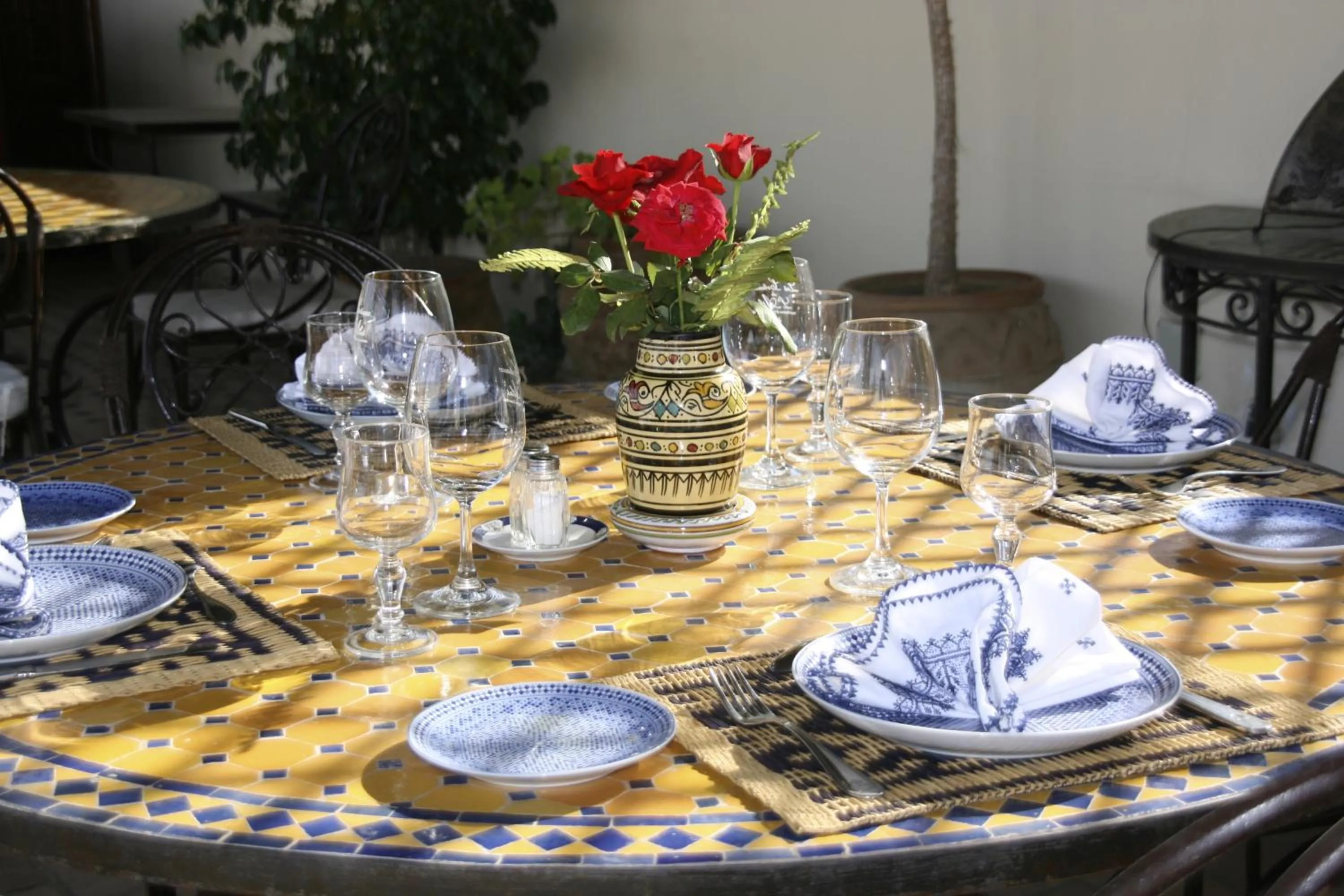 Restaurant/places to eat in Riad El Ghalia