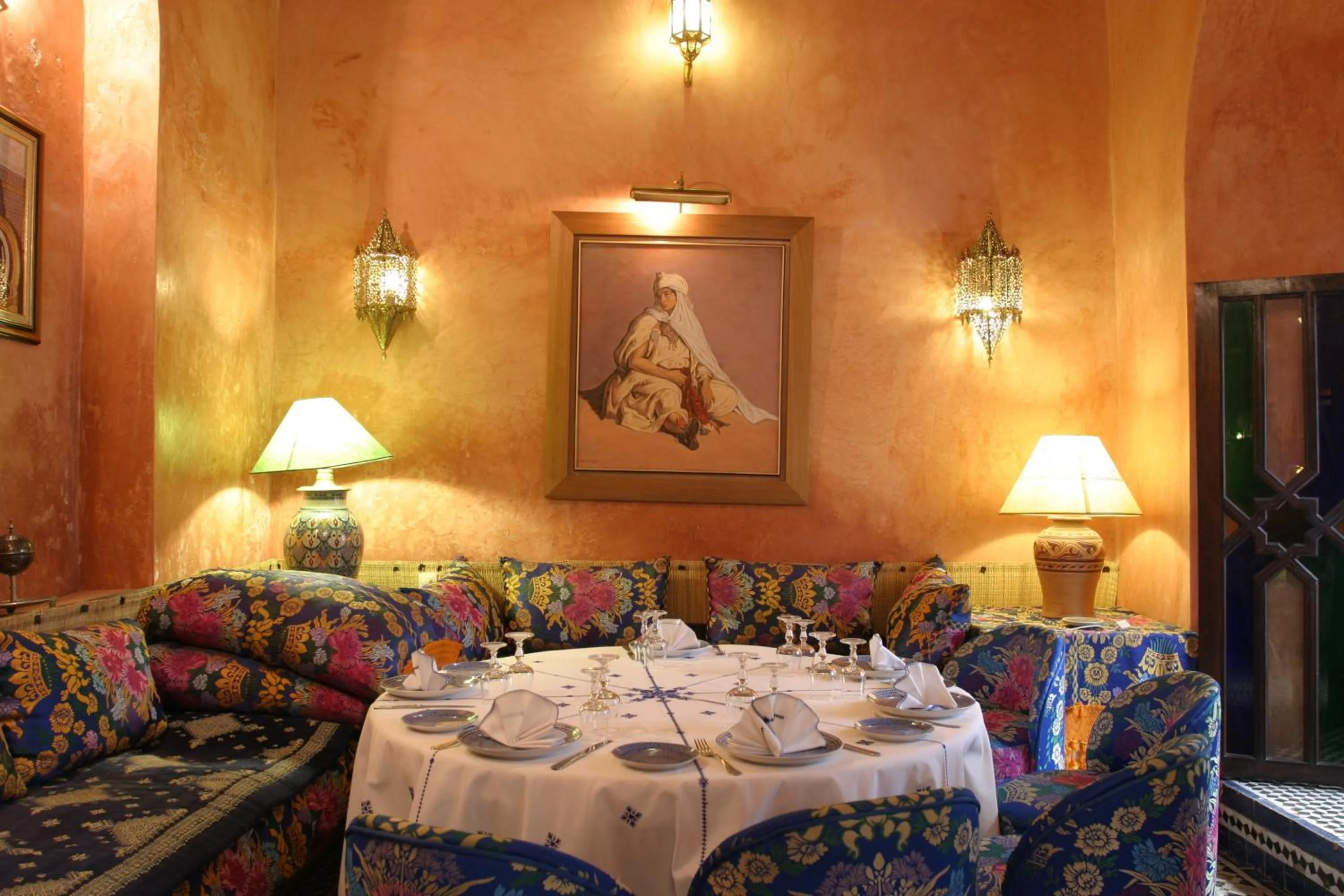 Restaurant/places to eat in Riad El Ghalia