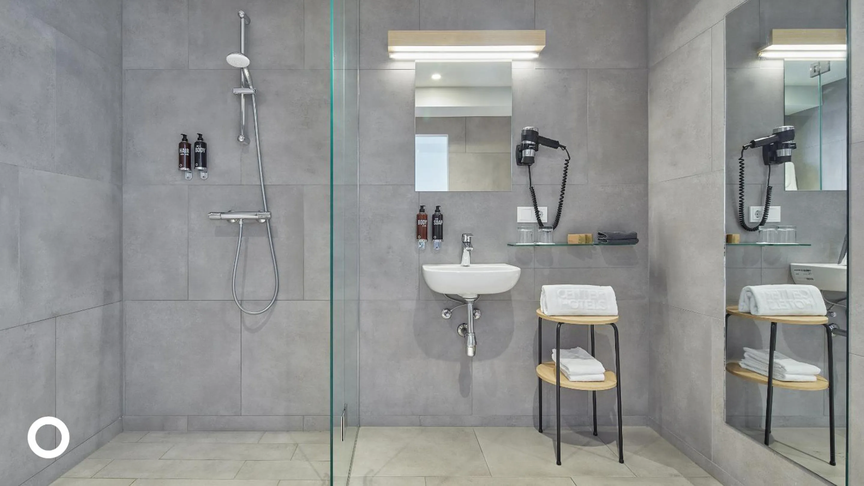 Bathroom in Center Hotels Plaza