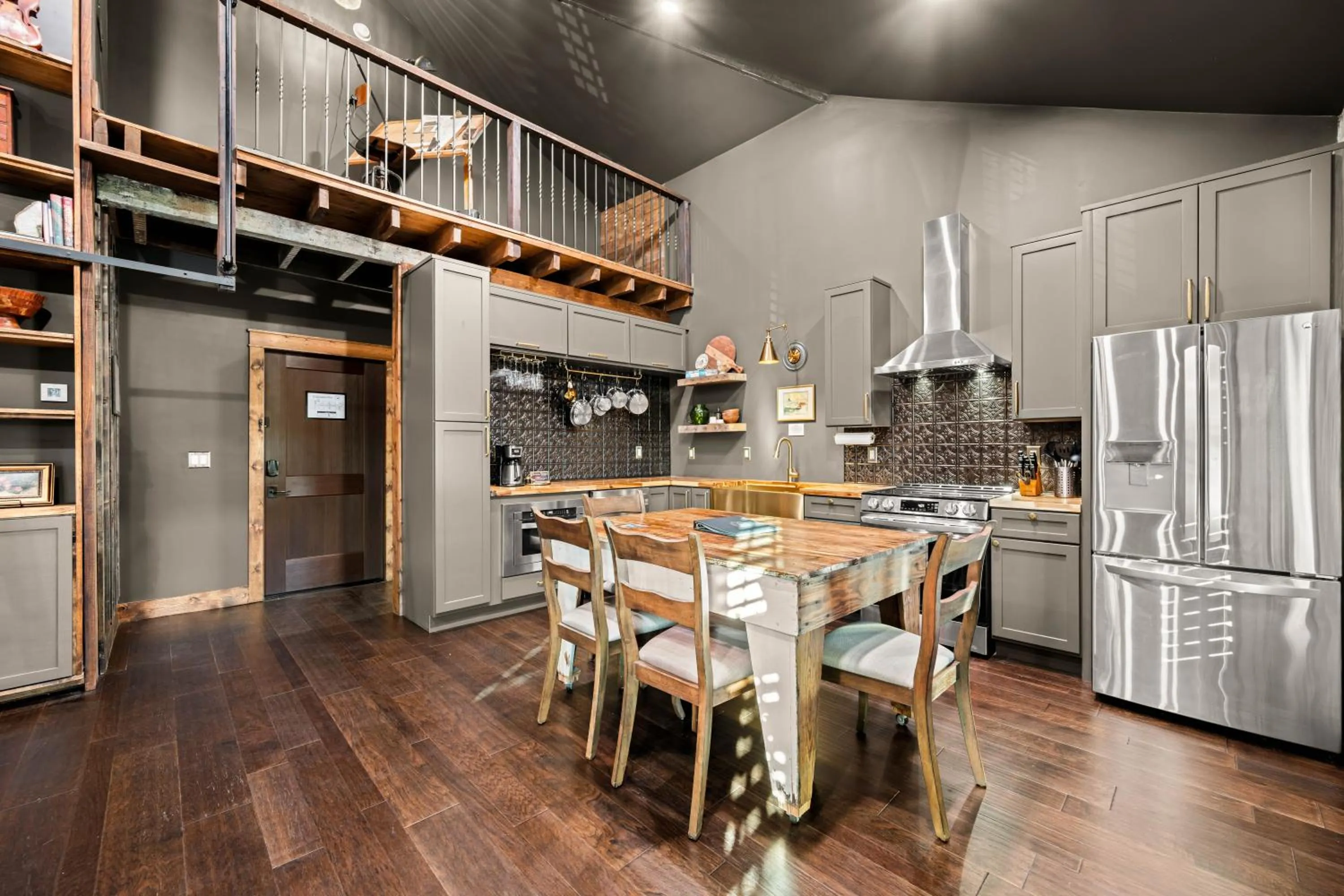 Kitchen or kitchenette in The Chandler Hotel