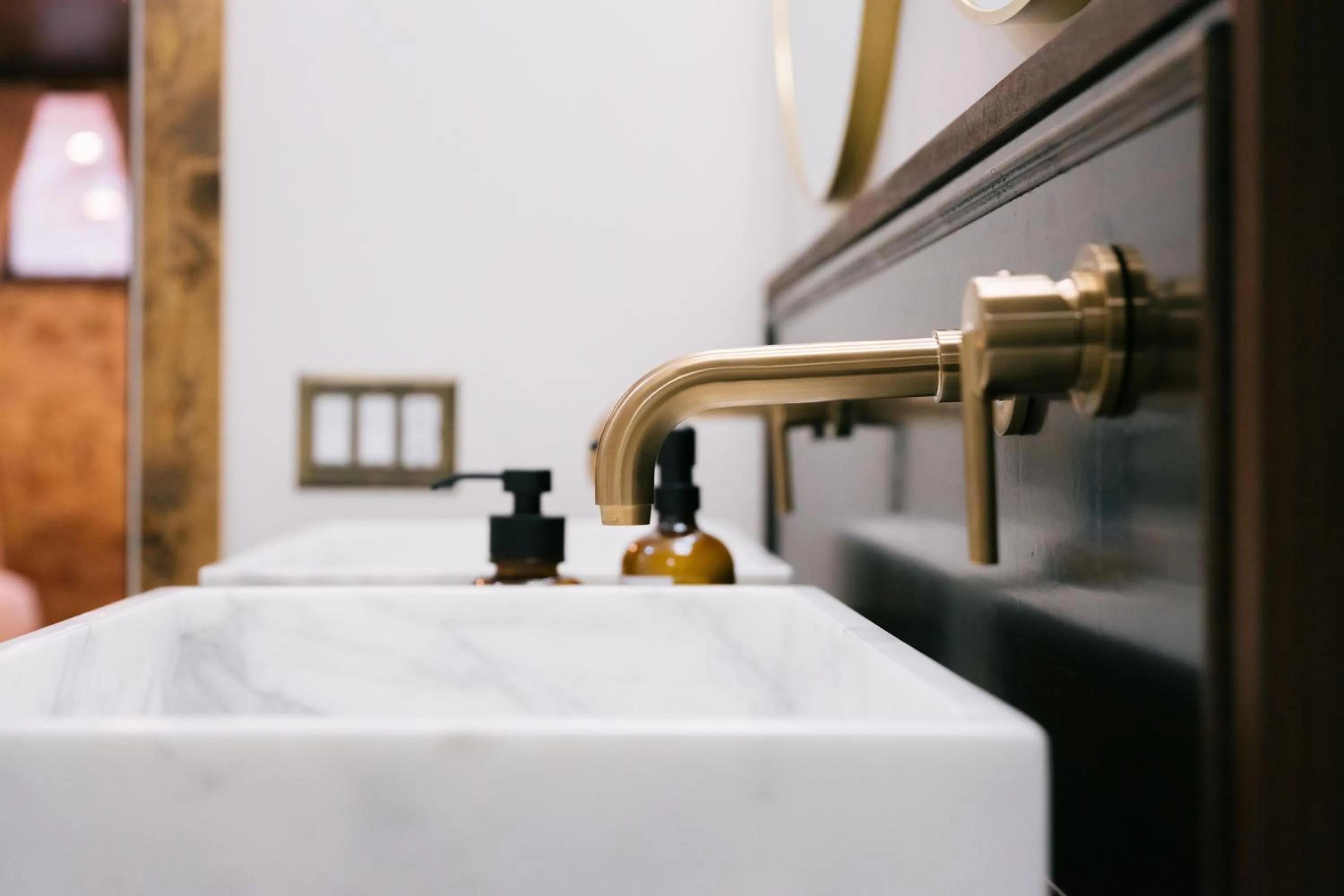 Bathroom, Bed in The Chandler Hotel