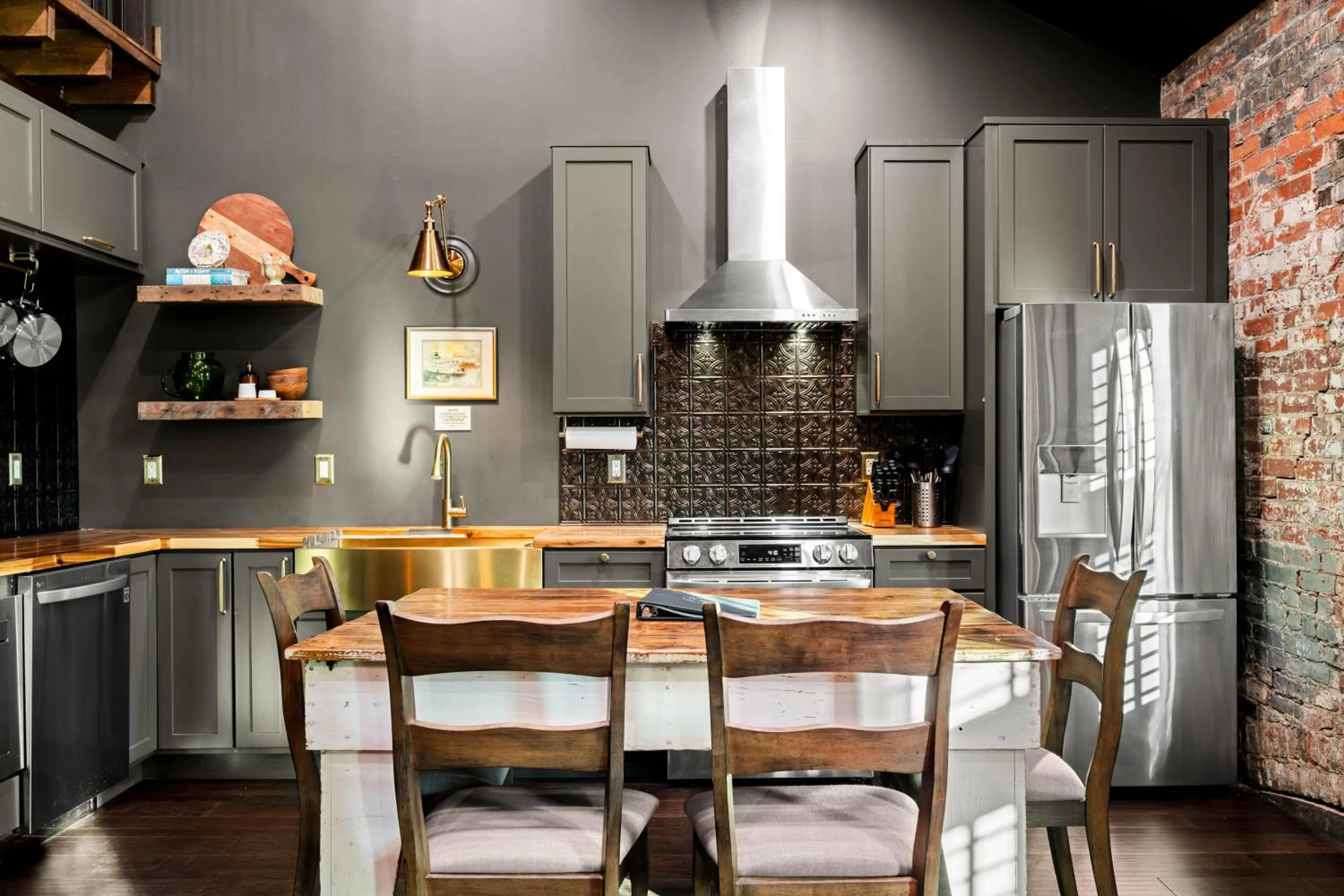 Kitchen or kitchenette in The Chandler Hotel