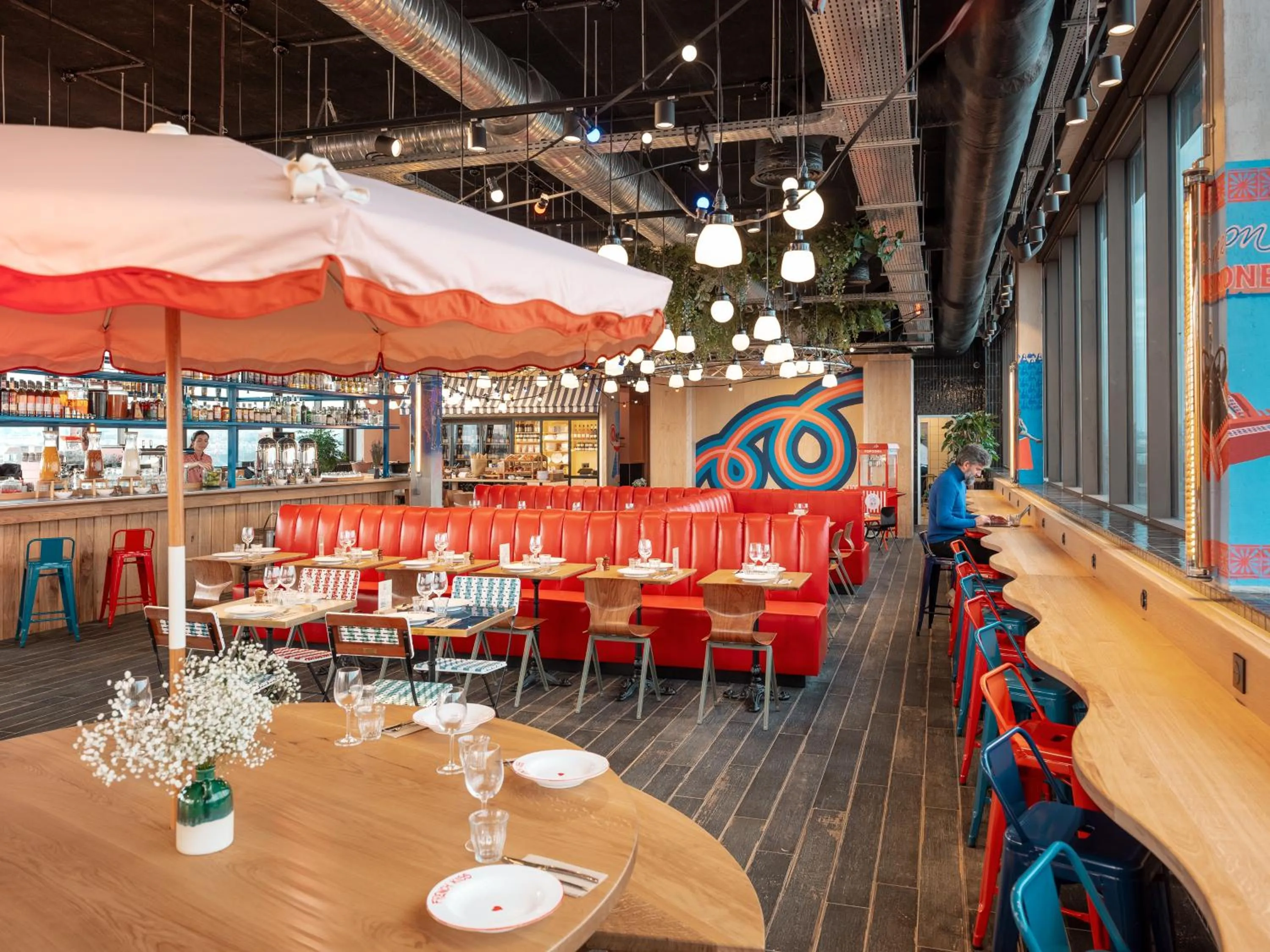 Restaurant/places to eat in Eklo Hotels Paris Porte de Versailles