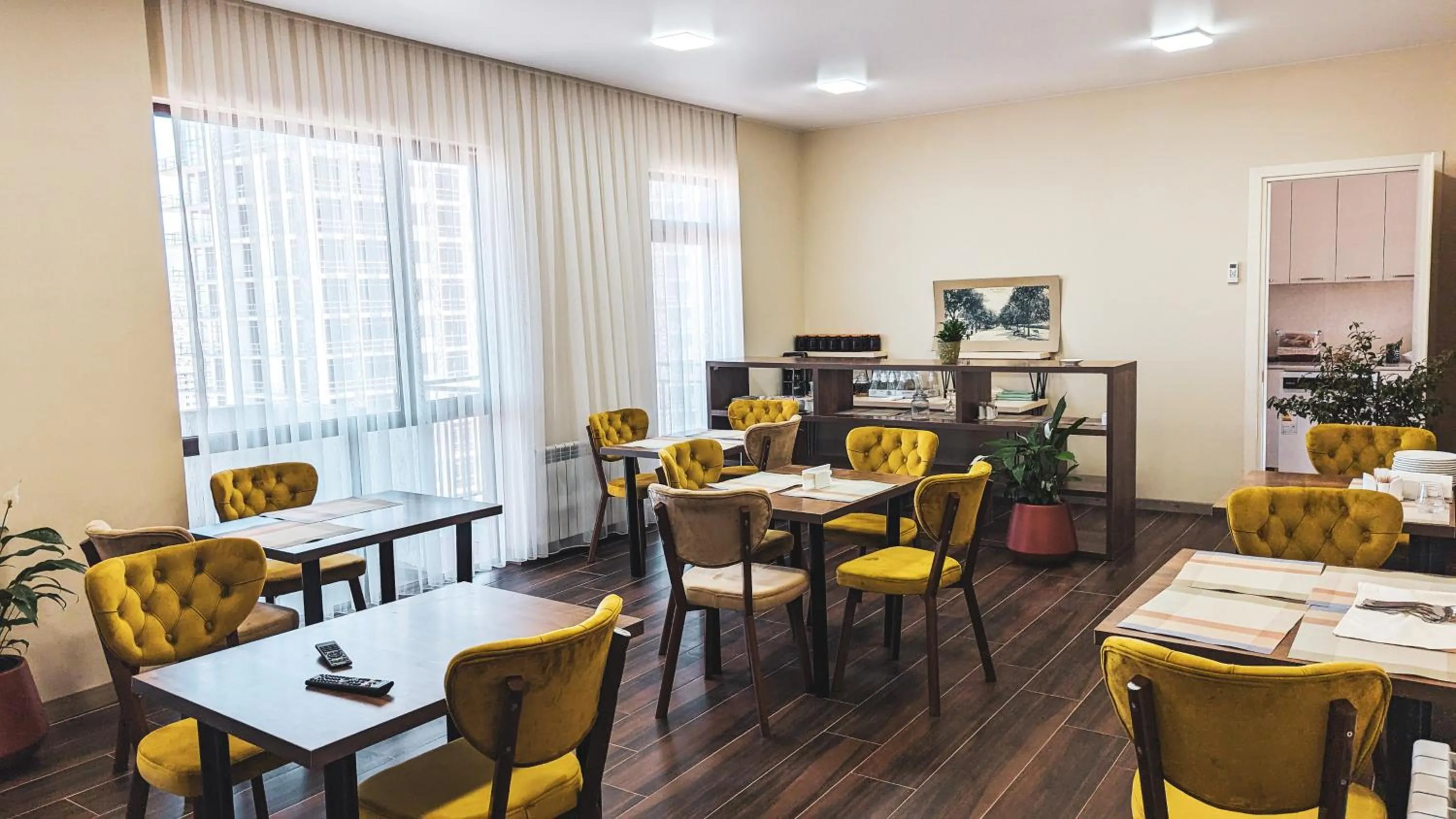 Restaurant/places to eat in GG ApartHotel