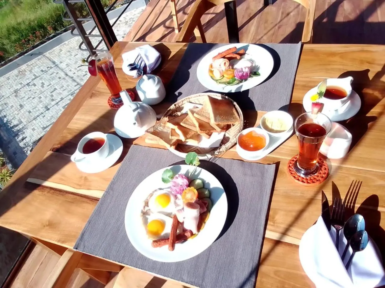 Food and drinks in The Cubes Ella
