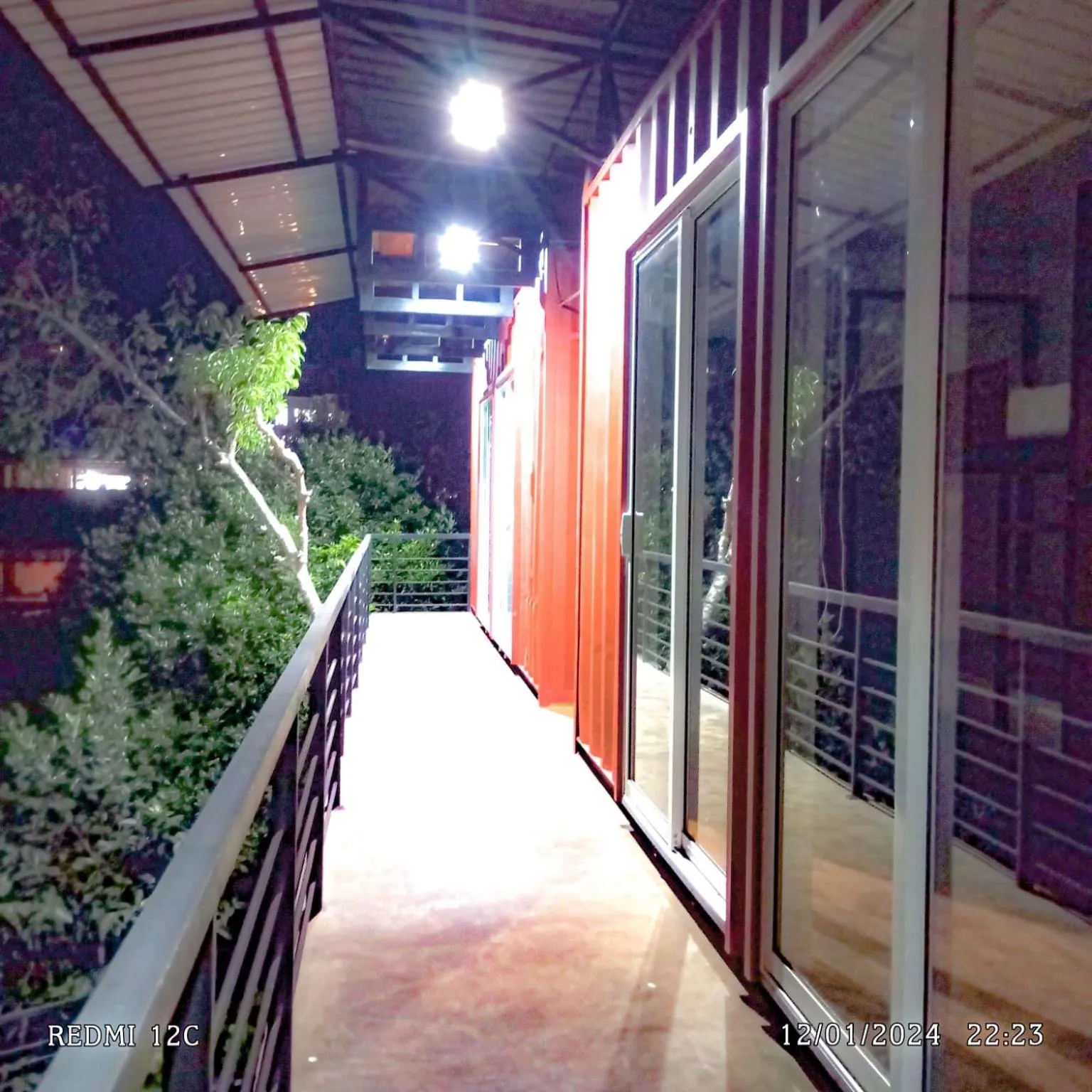 Night in The Cubes Ella