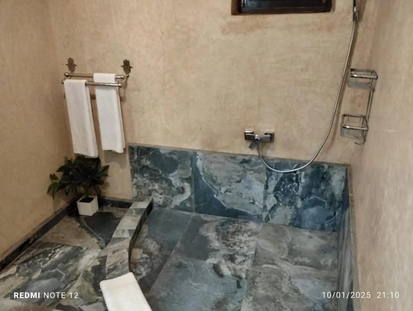 Shower in Riad Mille Et Une Nuits