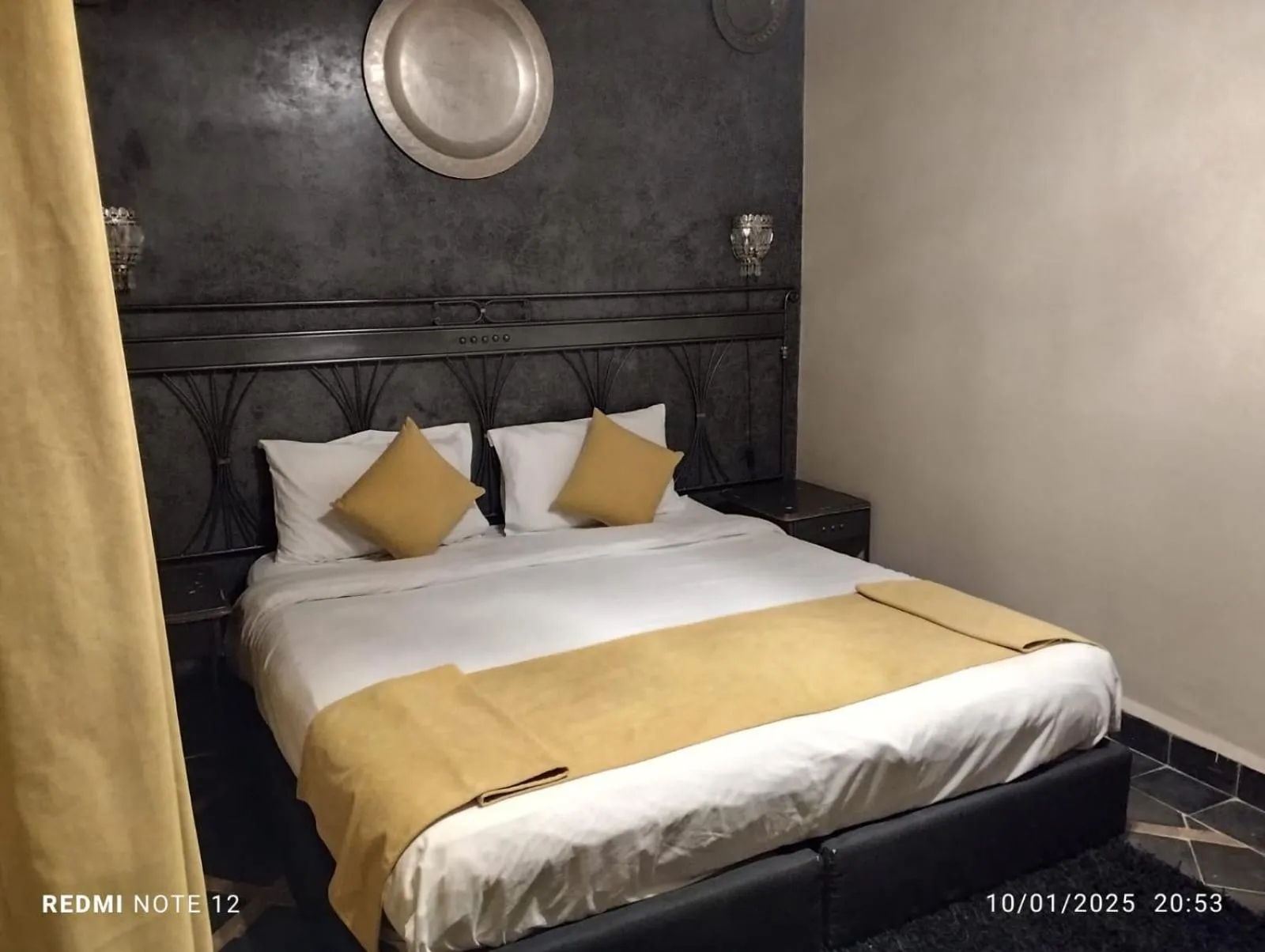 Bed in Riad Mille Et Une Nuits