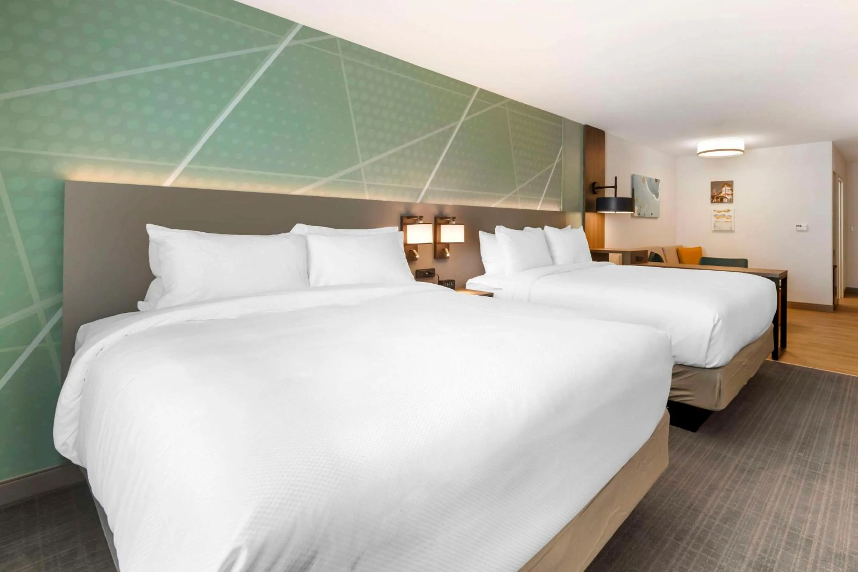 Bed in Comfort Suites St Augustine Historic District Area