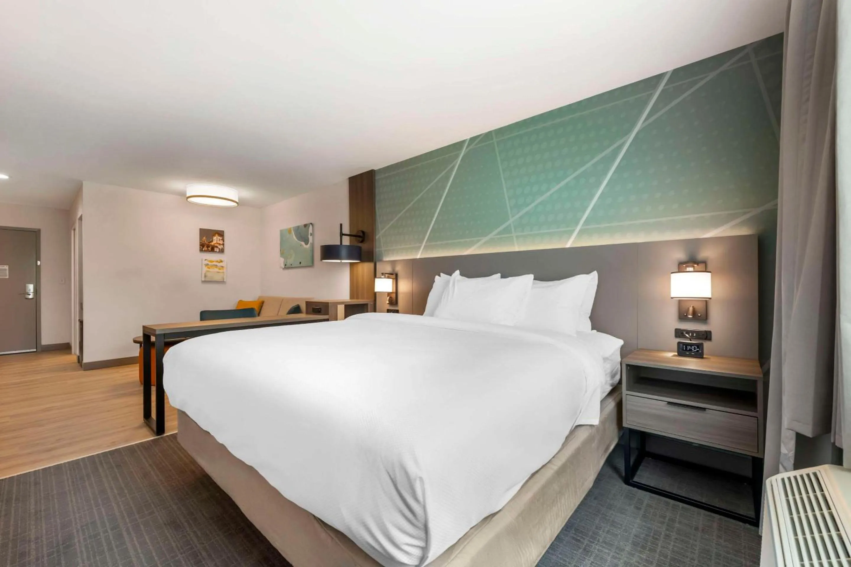 Bedroom, Bed in Comfort Suites St Augustine Historic District Area