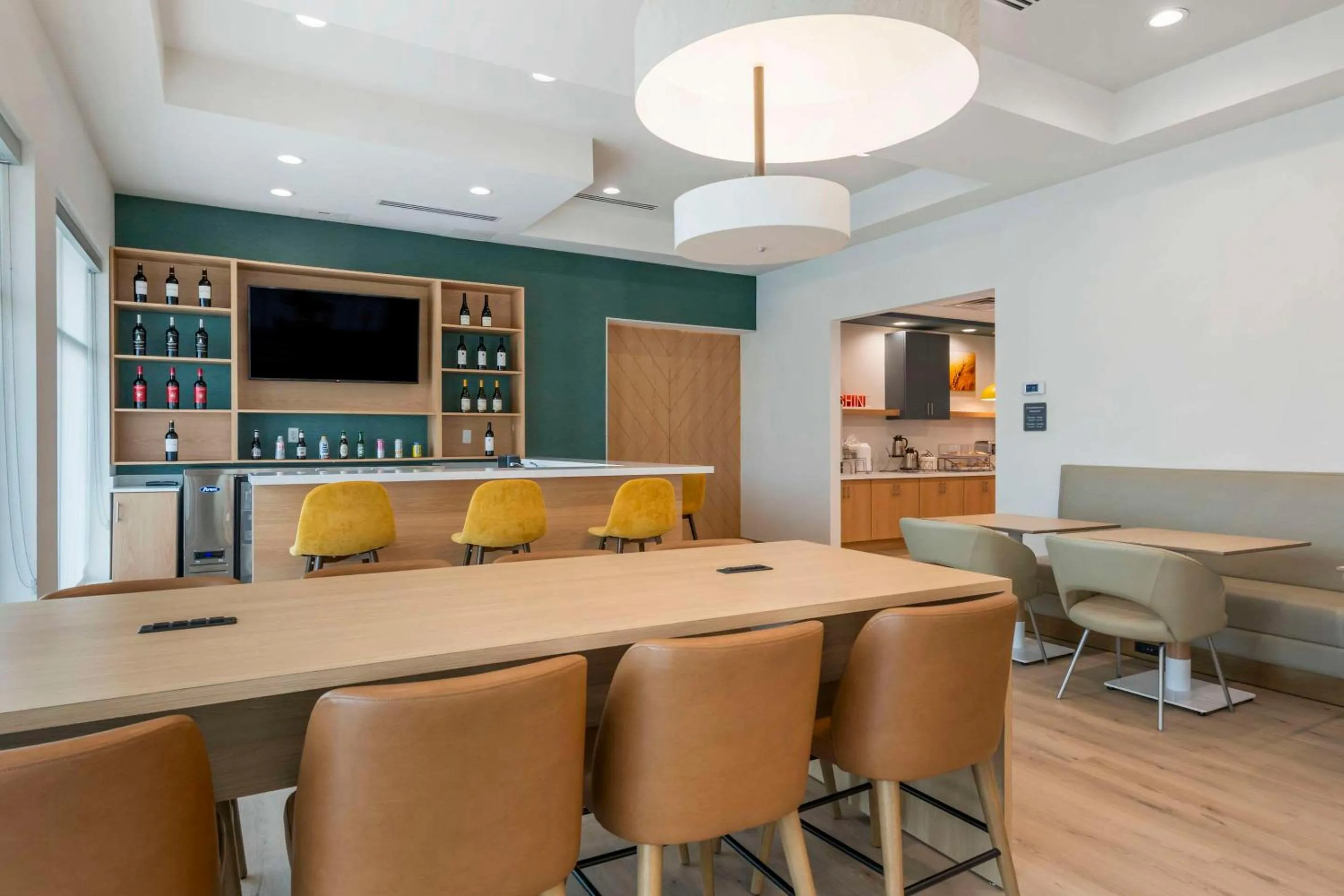 Breakfast in Comfort Suites St Augustine Historic District Area