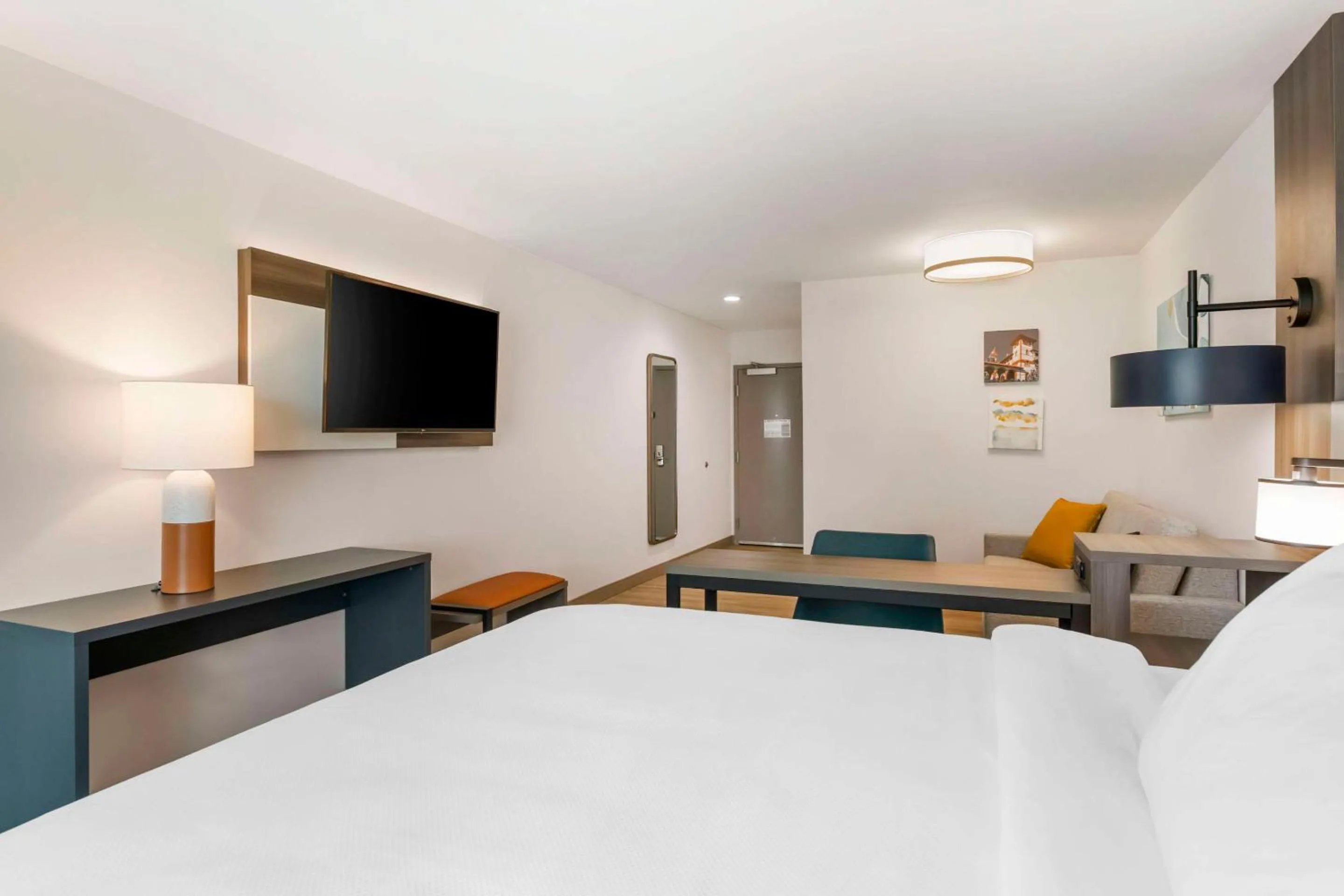 Bedroom, Bed in Comfort Suites St Augustine Historic District Area