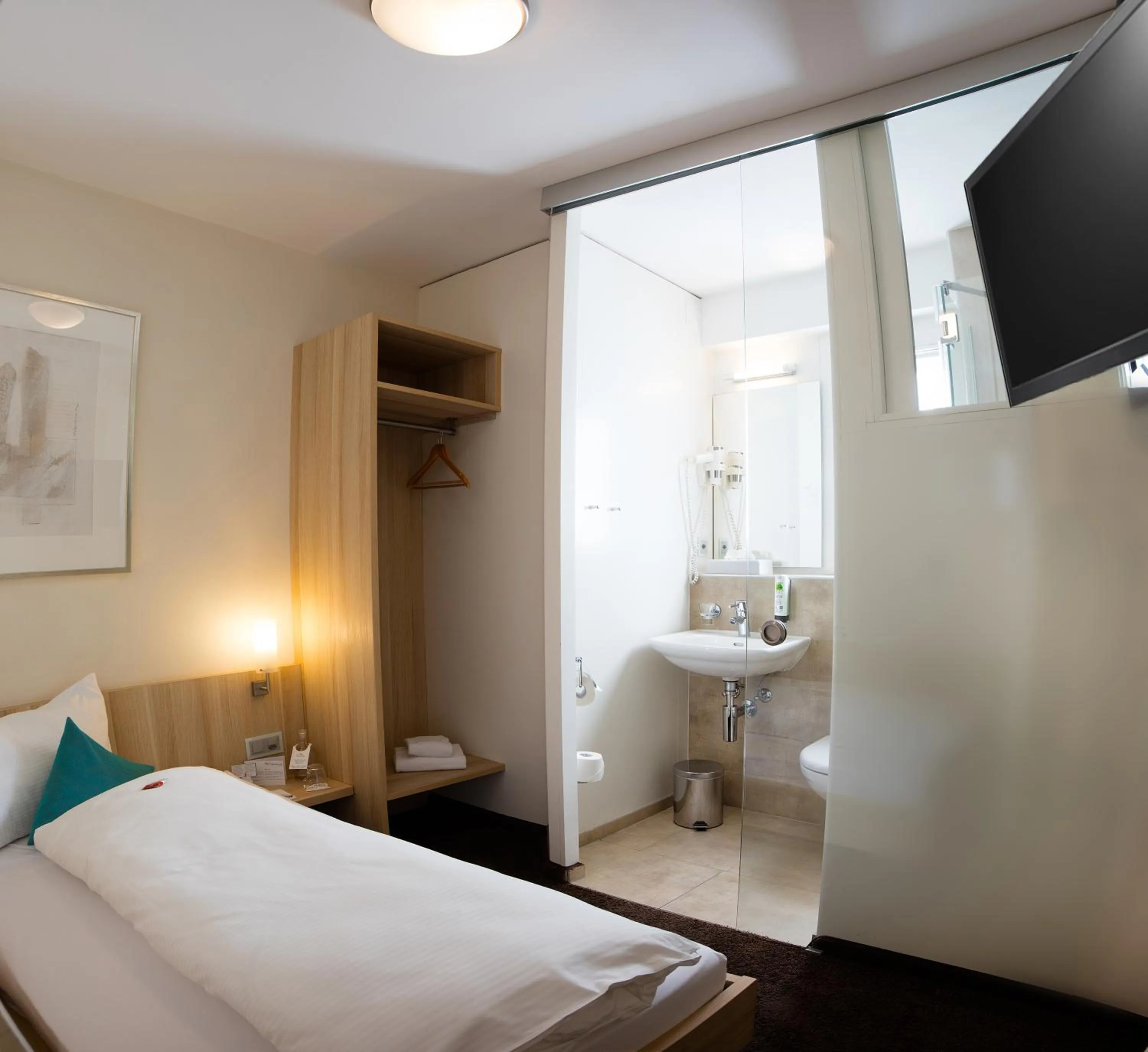 Bed in Hotel Oberland