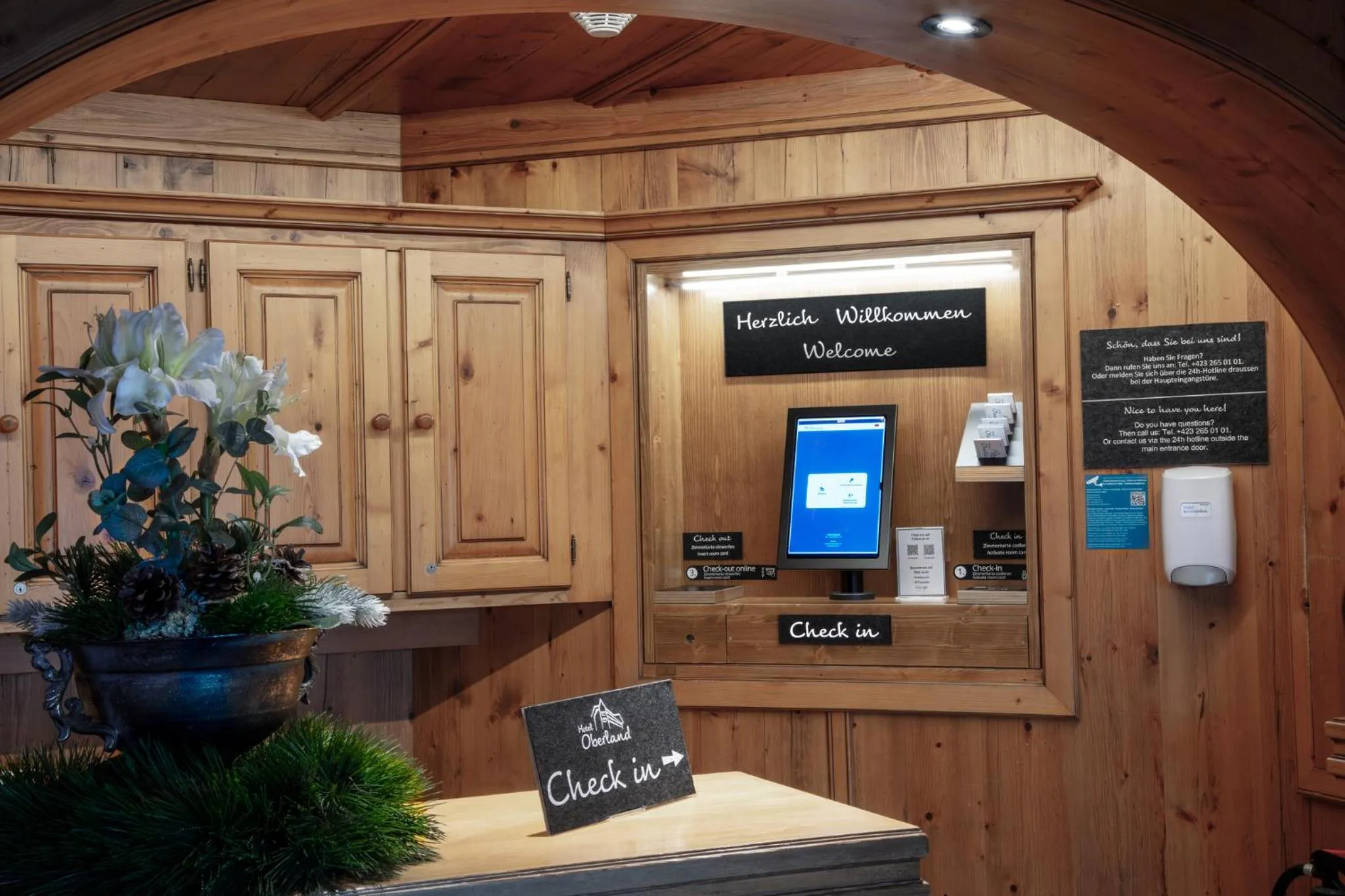 Lobby or reception in Hotel Oberland