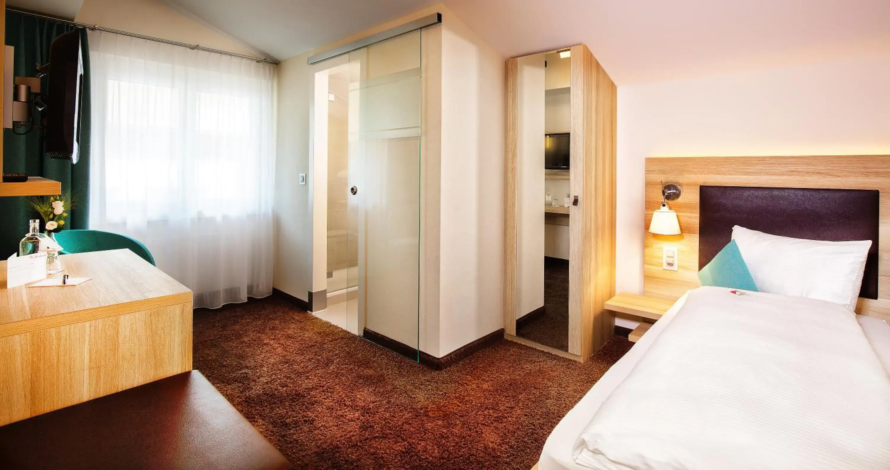 Single Room Standard in Hotel Oberland Single Room Standard in Hotel Oberland