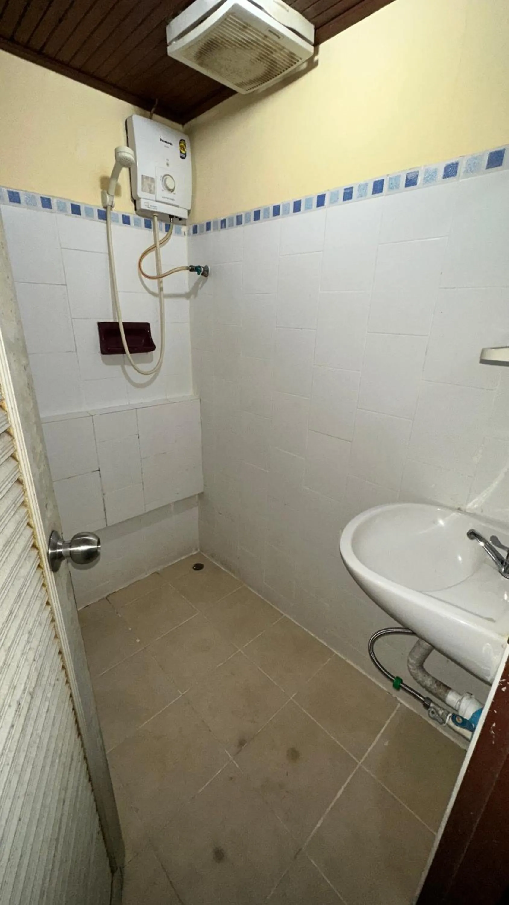 Shower in Relax Guest House
