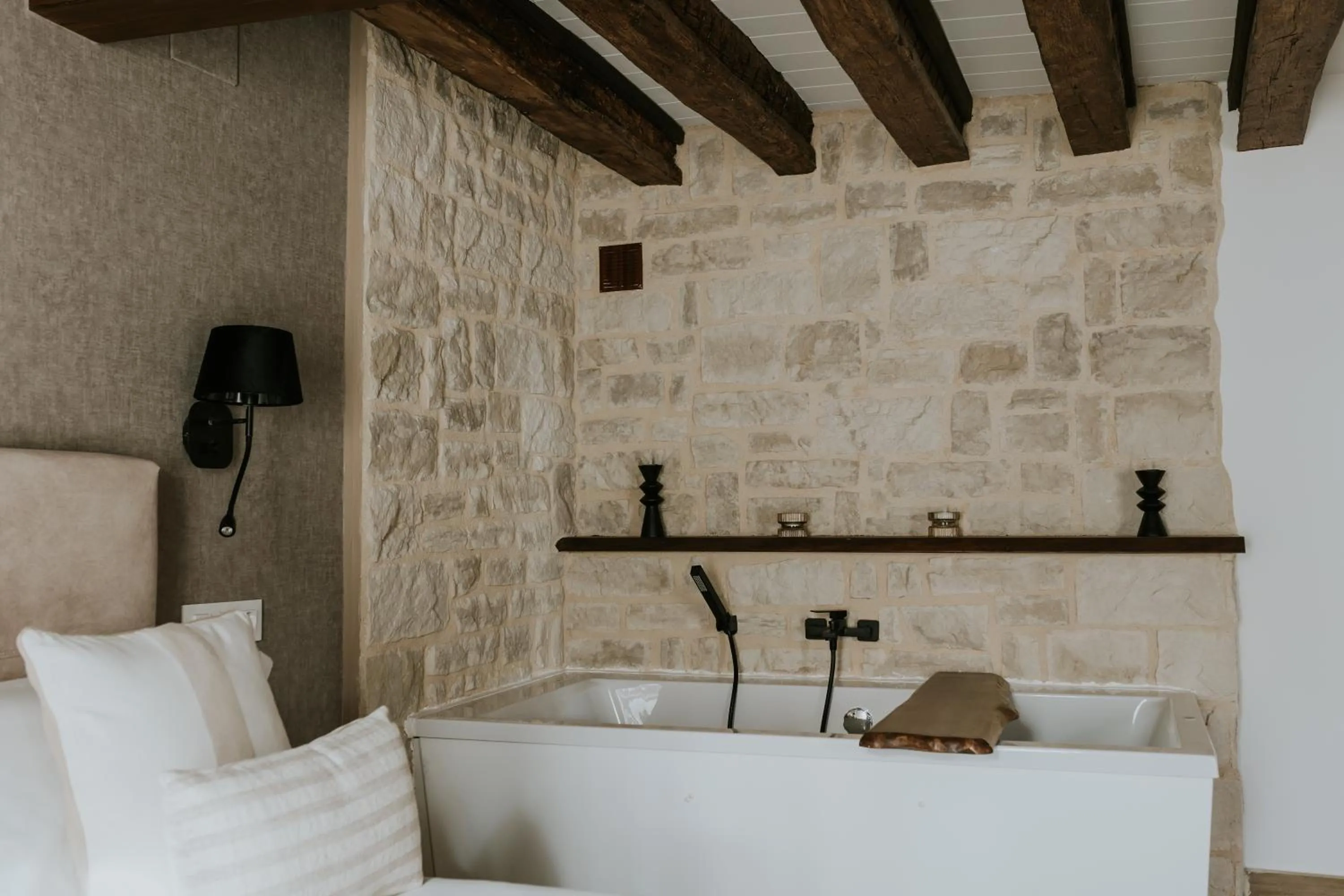 Bath in Puracepa - Urban Suites