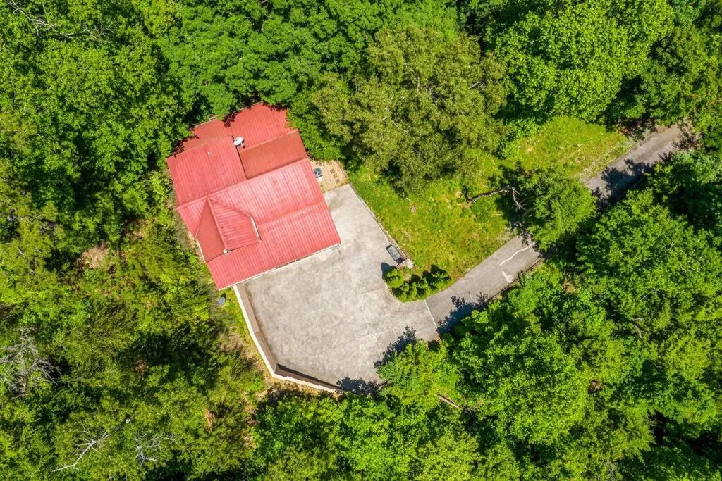 Dog Friendly Secluded Cabin Whot-tub & Sleeps 12