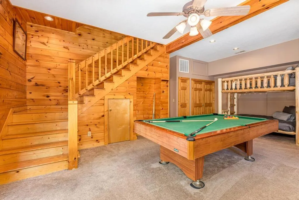 Dog Friendly Secluded Cabin Whot-tub & Sleeps 12