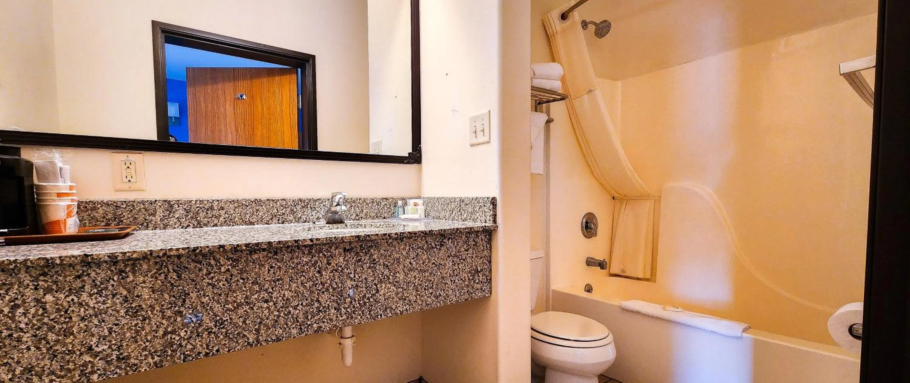 Bathroom in Helena Inn - Airport