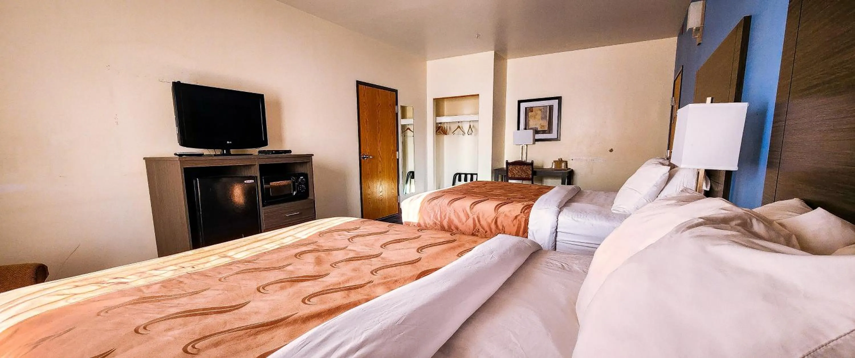 Bedroom, Bed in Helena Inn - Airport