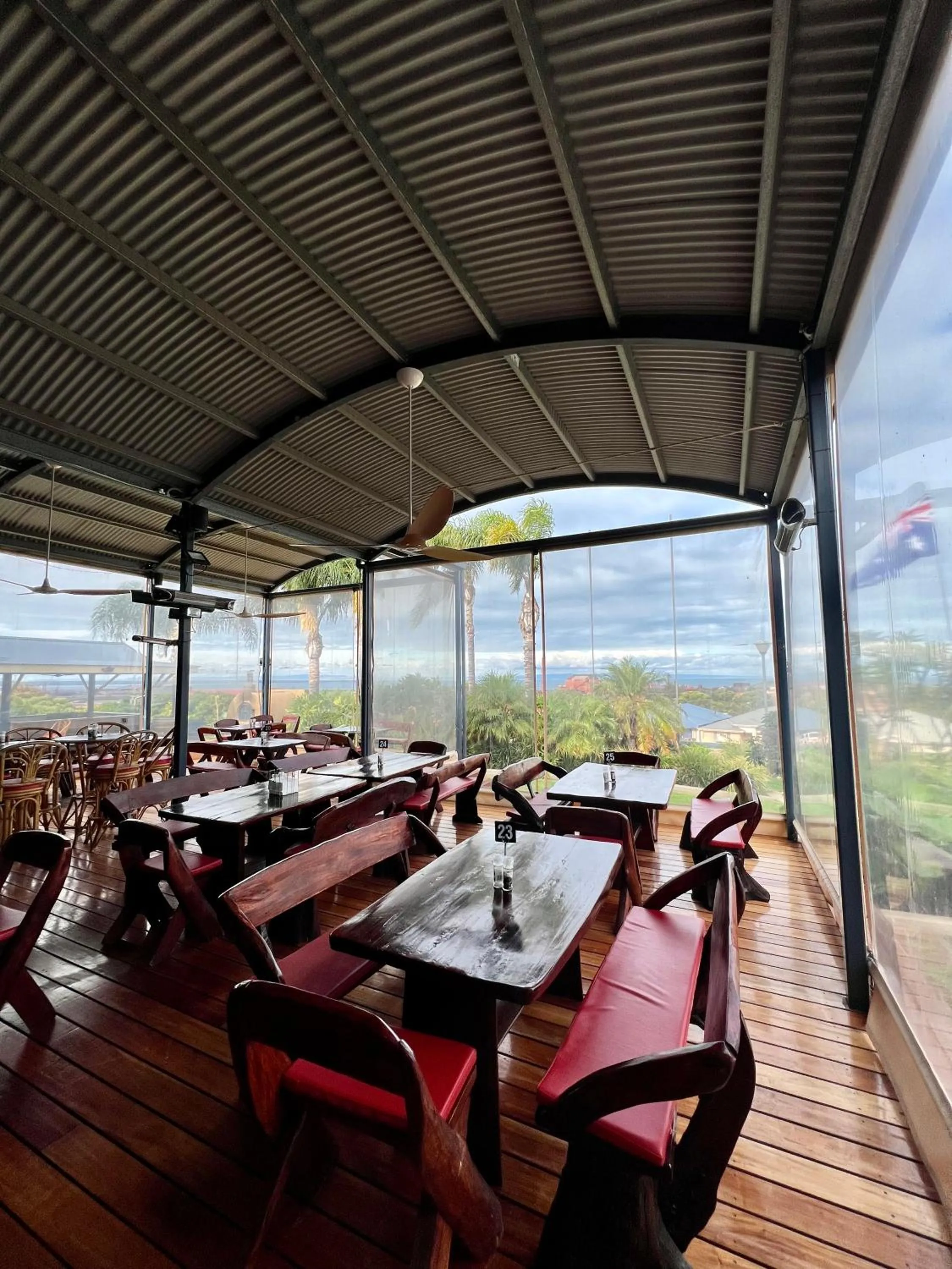 Restaurant/places to eat in Mirambeena Motel