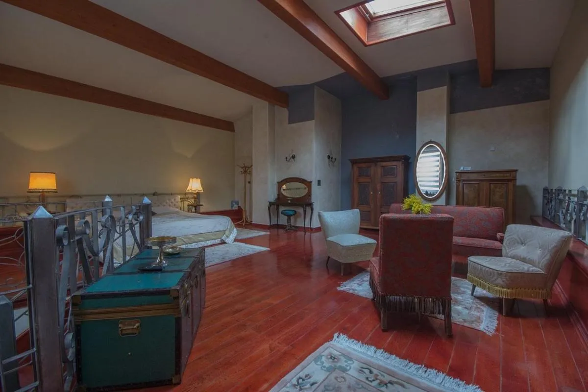 Living room, Bed in MICHELE Hotel