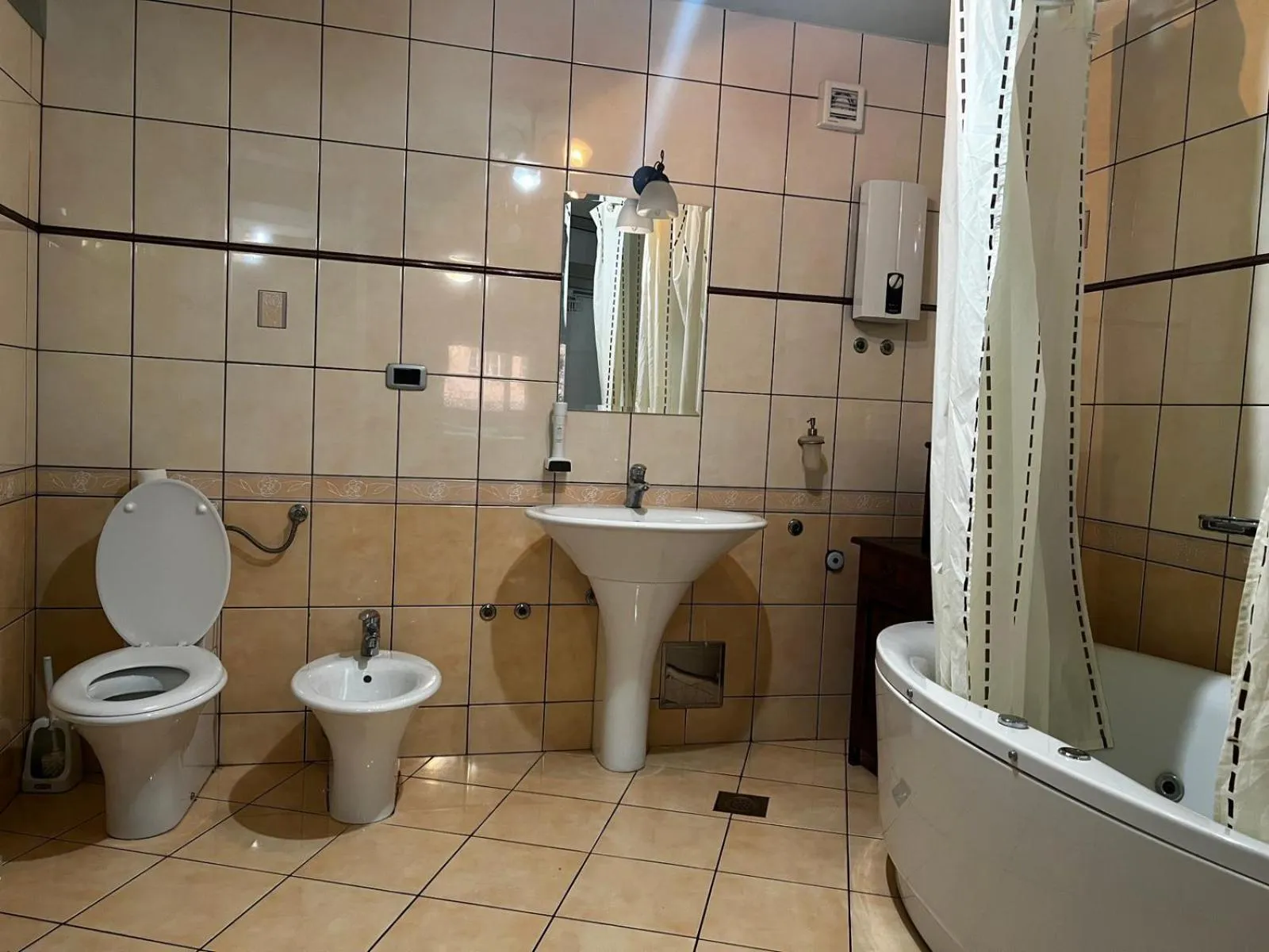 Toilet in MICHELE Hotel