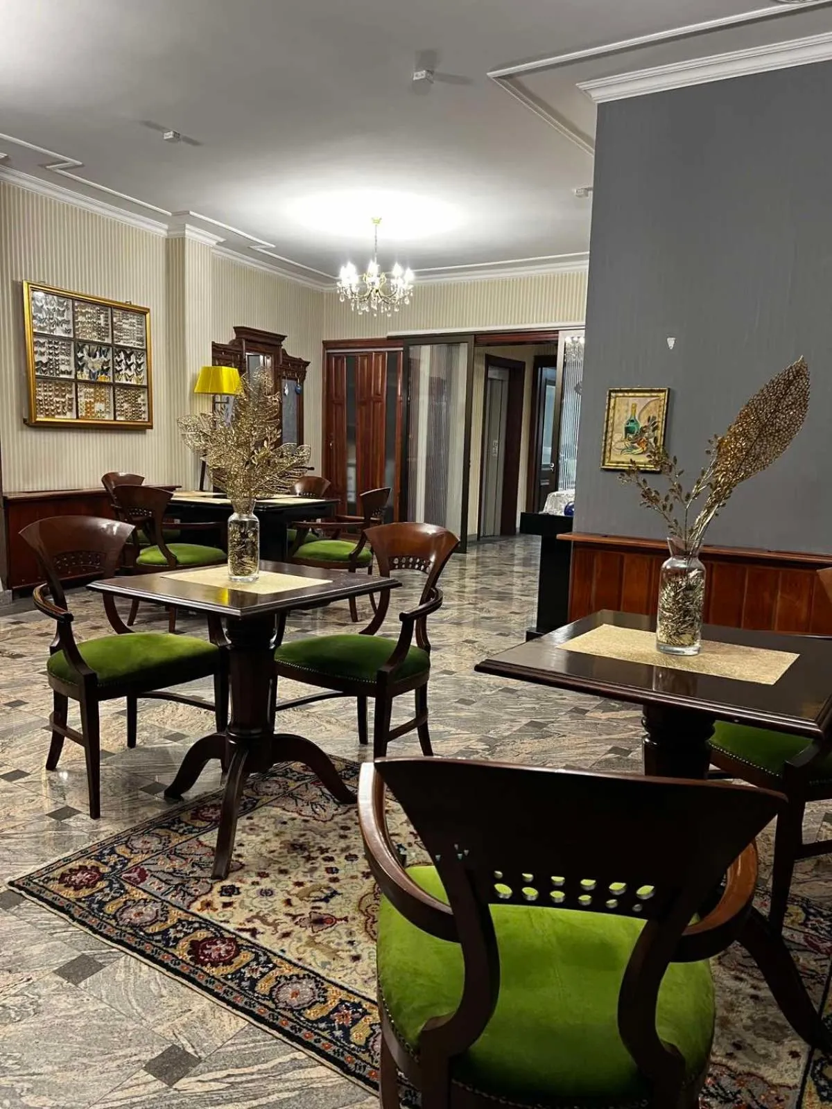 Communal lounge/ TV room in MICHELE Hotel