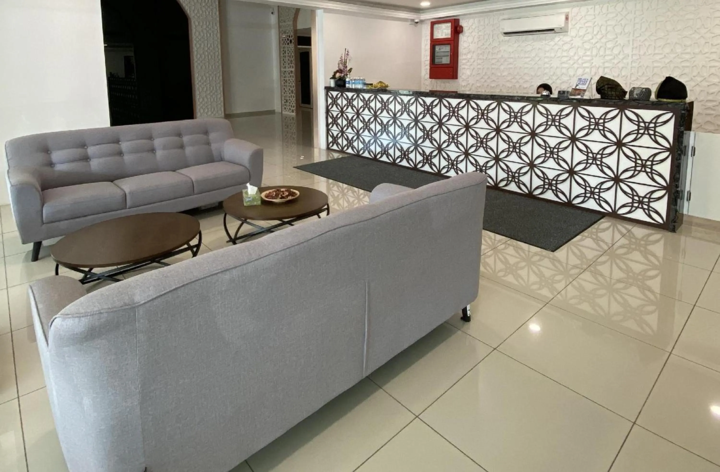 Lobby or reception in Capital O 90756 Cara Hulu Hotel