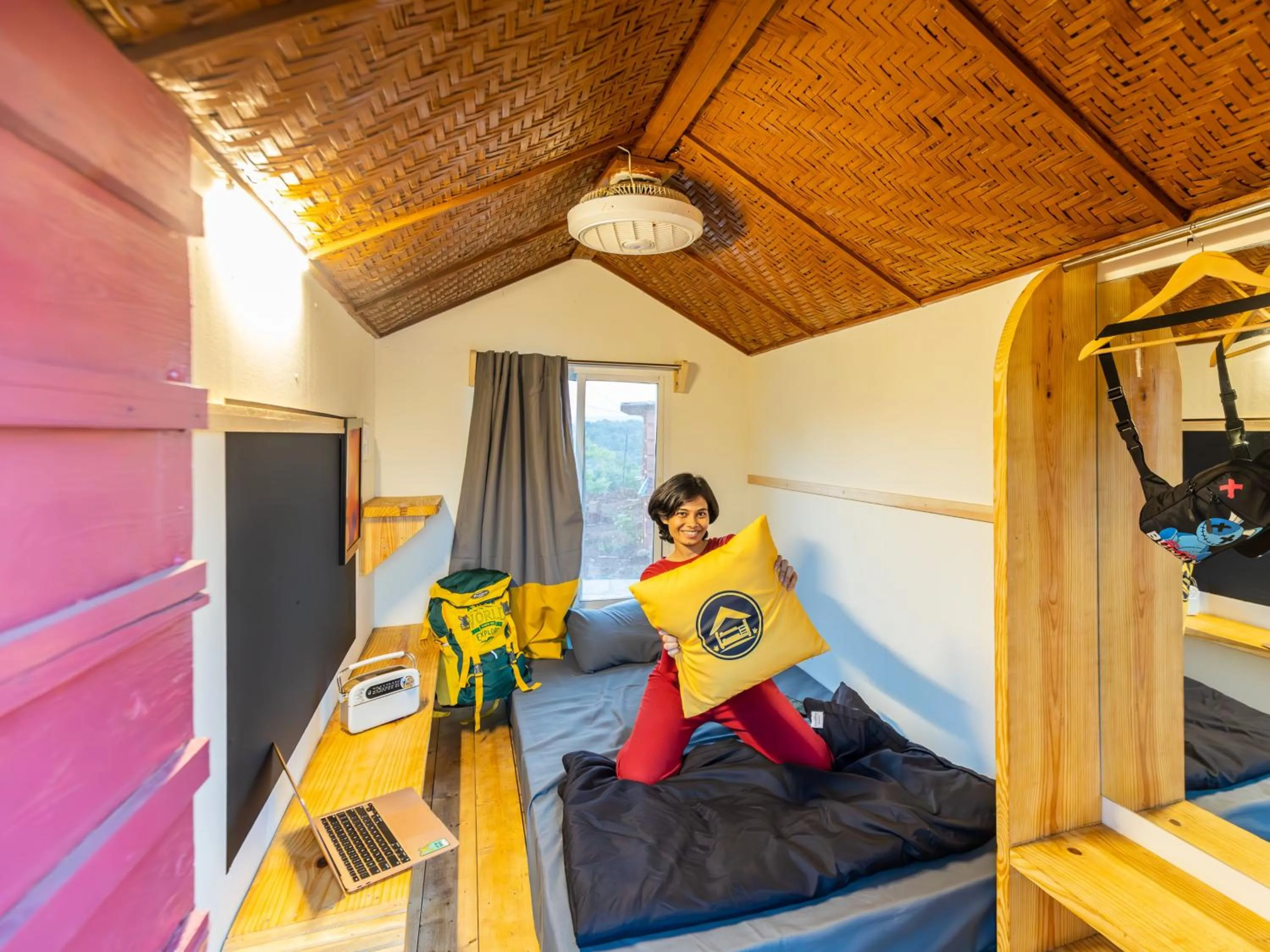 People, Bed in The Hosteller Bhandardara