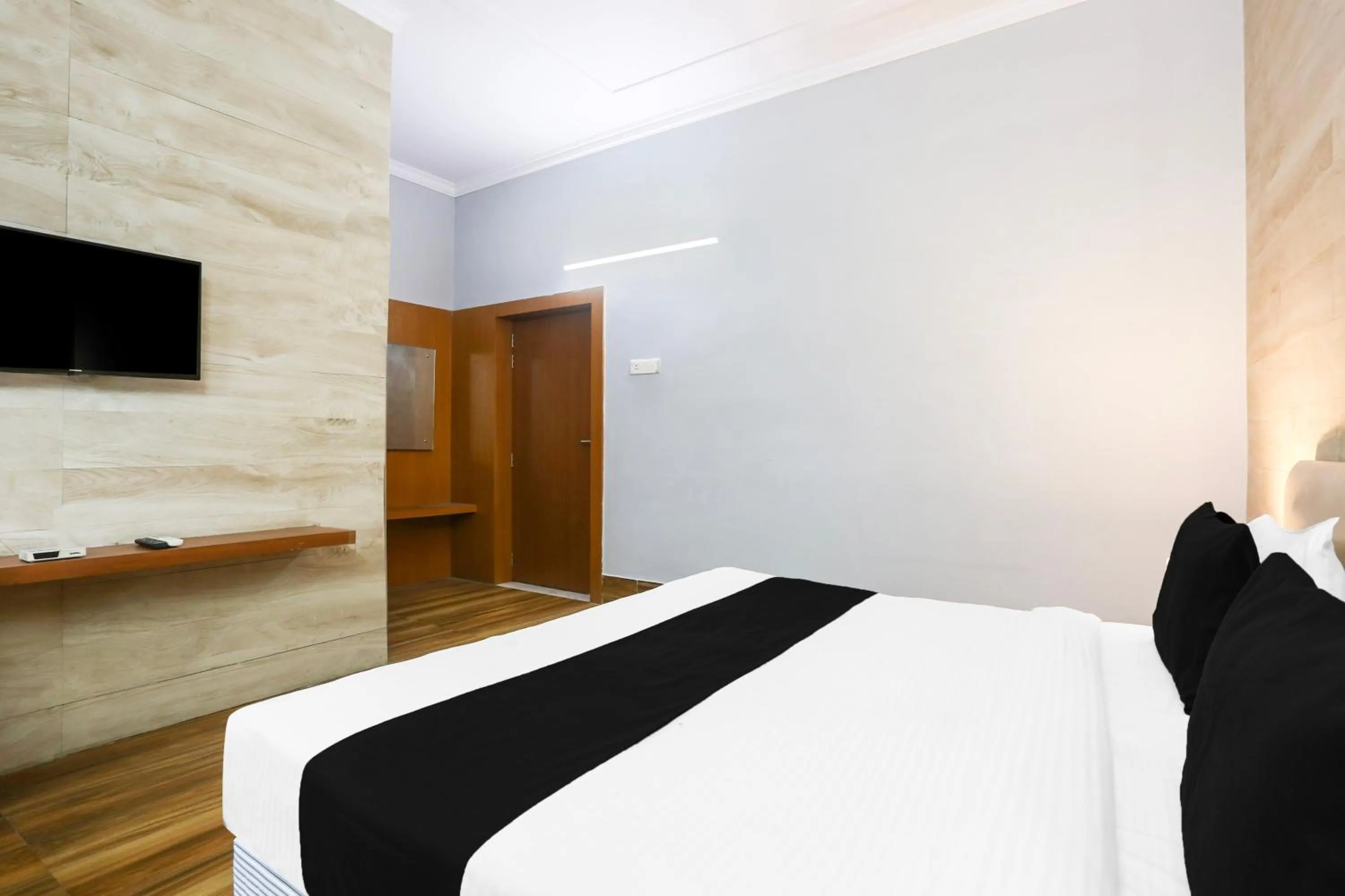 Bedroom, Bed in Super Collection O Bhiwadi